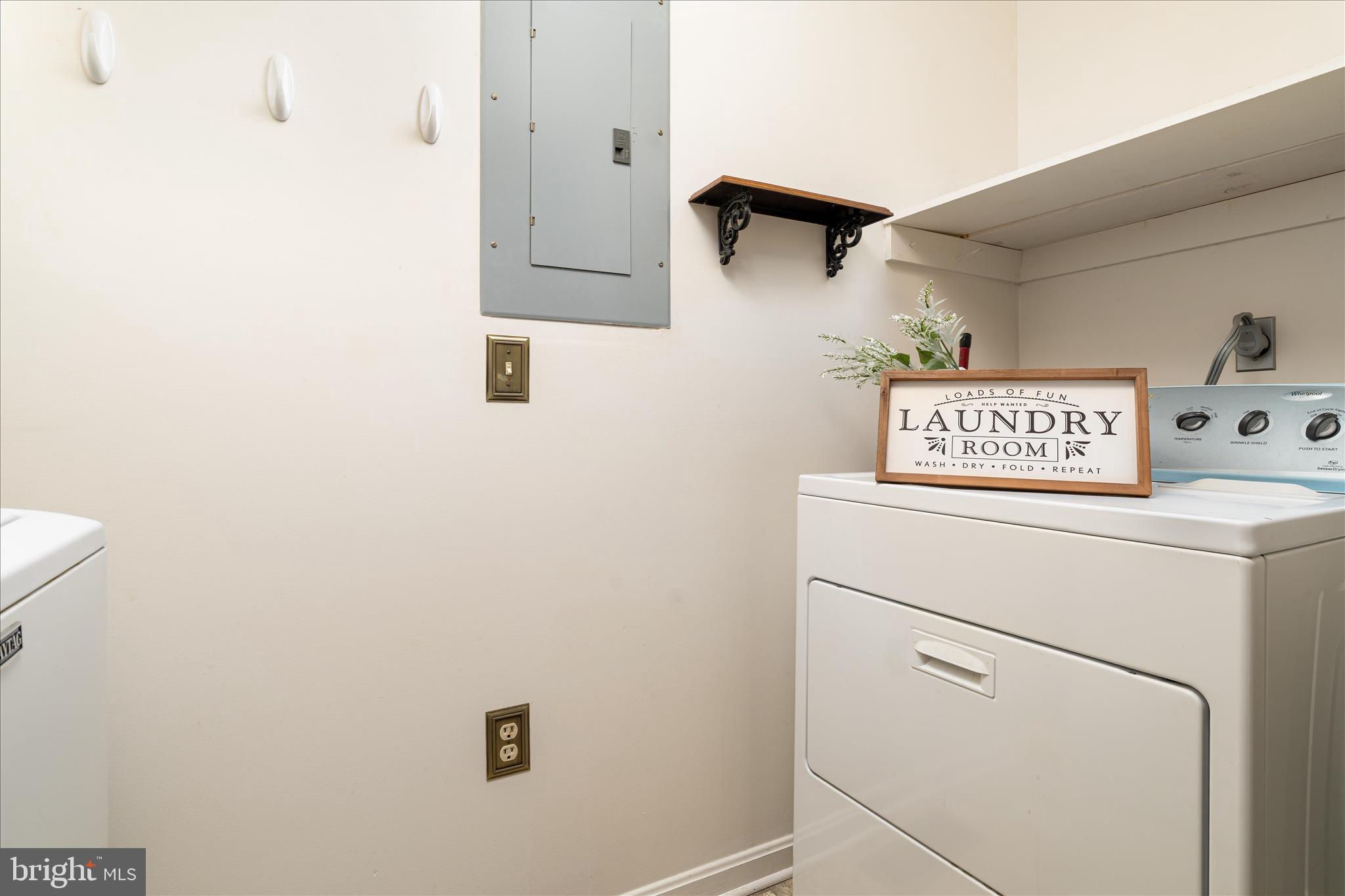 THE SHERRY YEAKLE - Residential