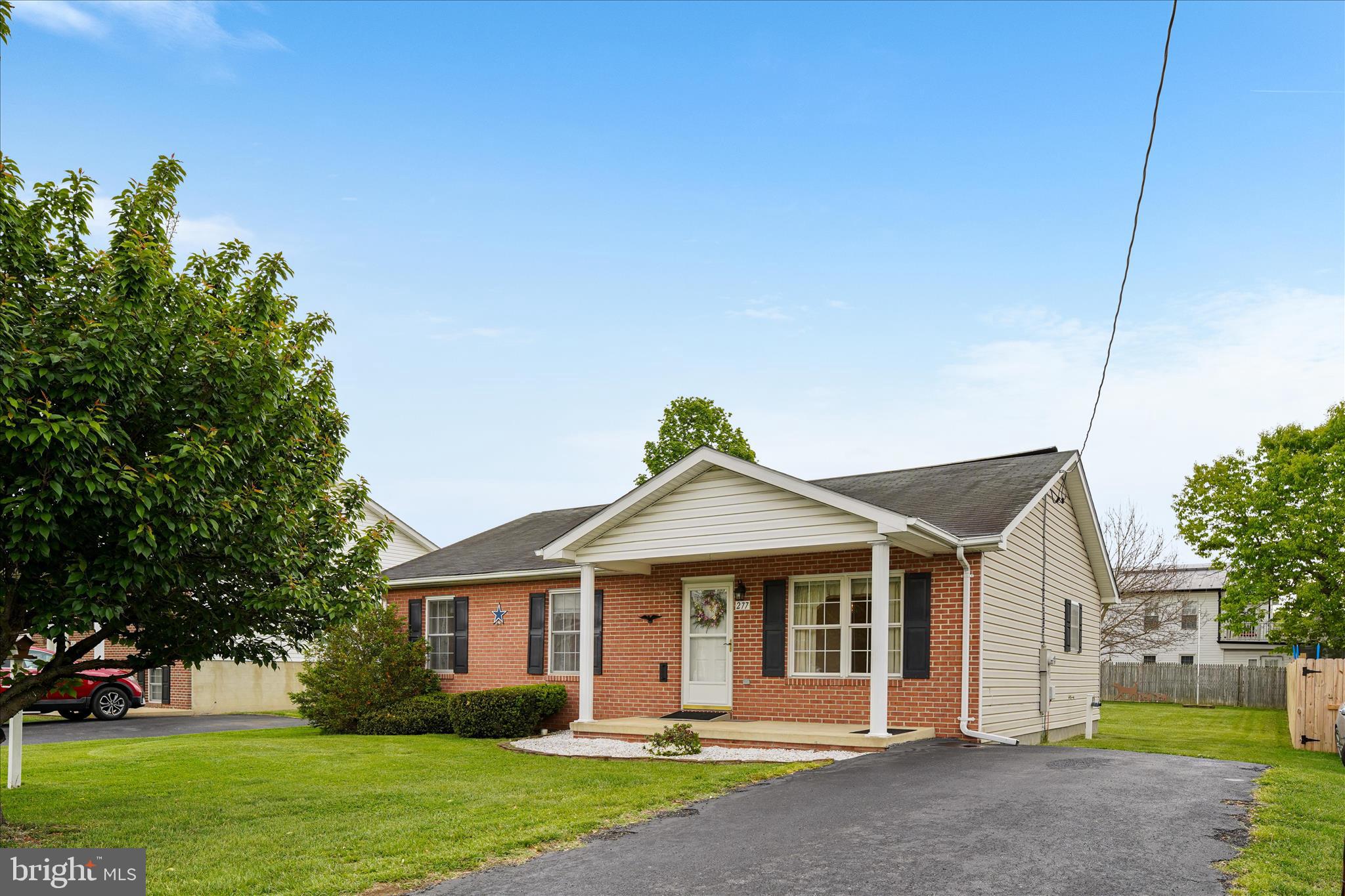 THE SHERRY YEAKLE - Residential