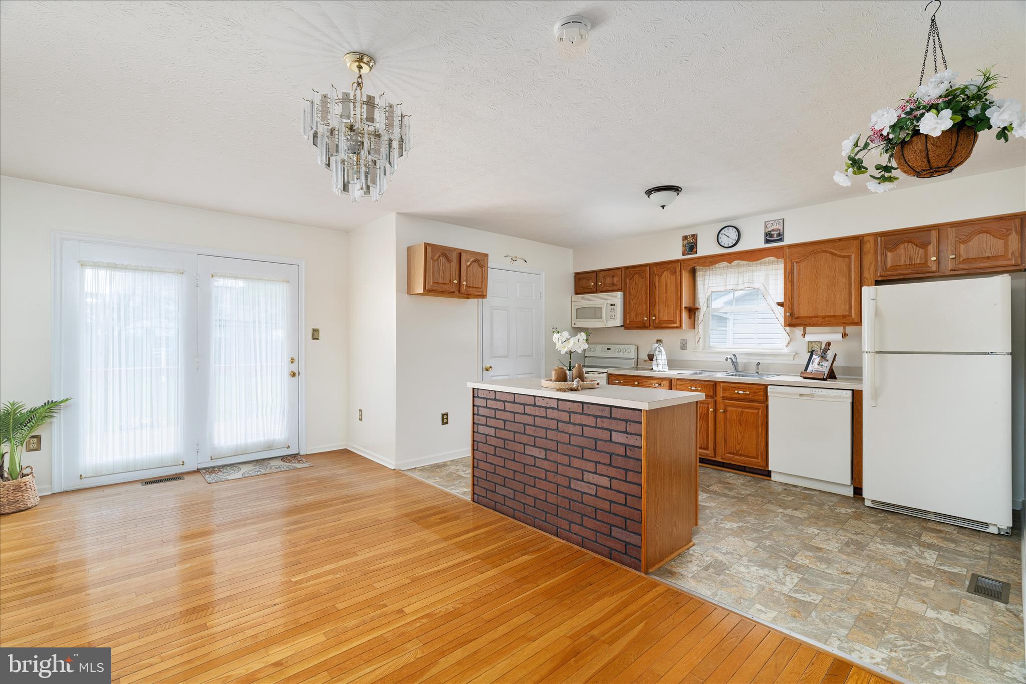 THE SHERRY YEAKLE - Residential