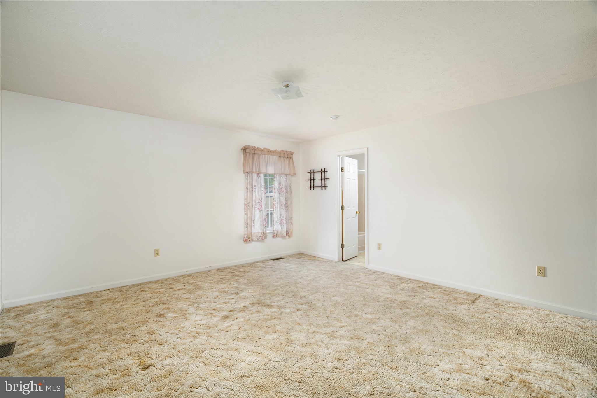 THE SHERRY YEAKLE - Residential