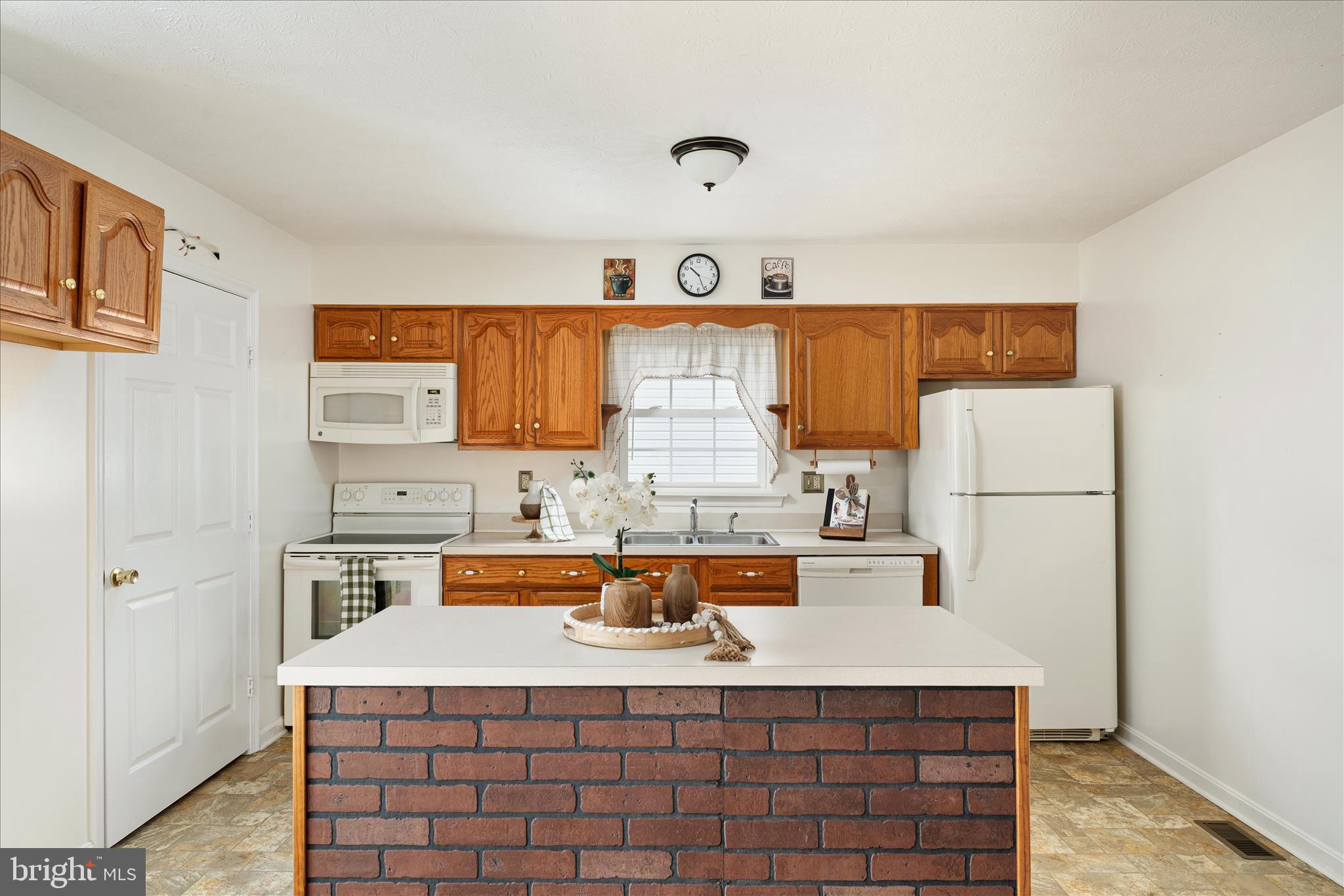 THE SHERRY YEAKLE - Residential