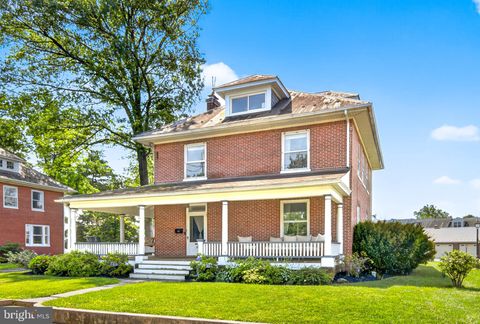 Photo of 34 Donegal Springs Road, MOUNT JOY, PA 17552 (MLS # PALA2072362)