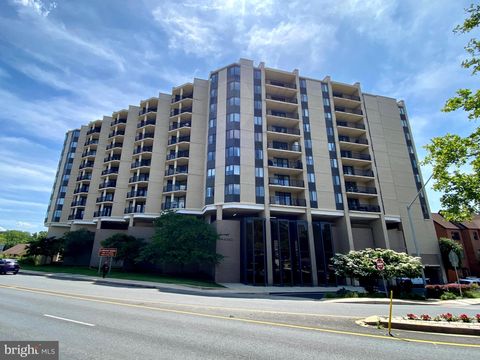 Photo of 4242 E WEST HWY #914, CHEVY CHASE, MD 20815 (MLS # MDMC2094392)