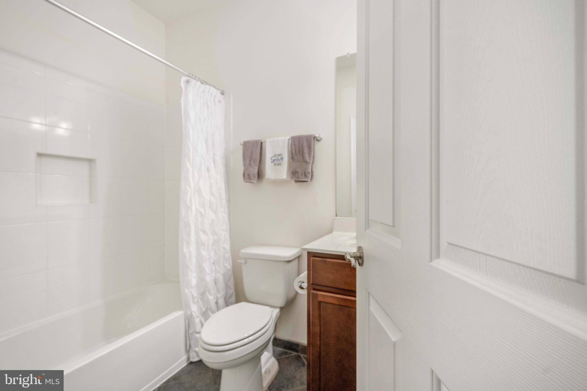 AUGUSTINE AT THE GLENS - Residential