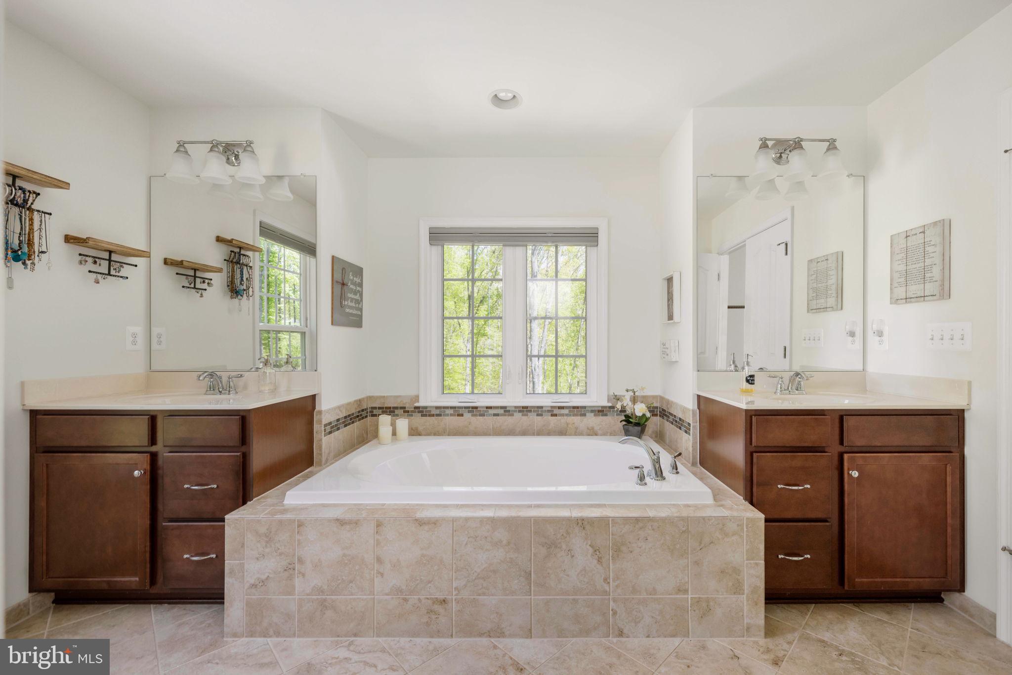 AUGUSTINE AT THE GLENS - Residential