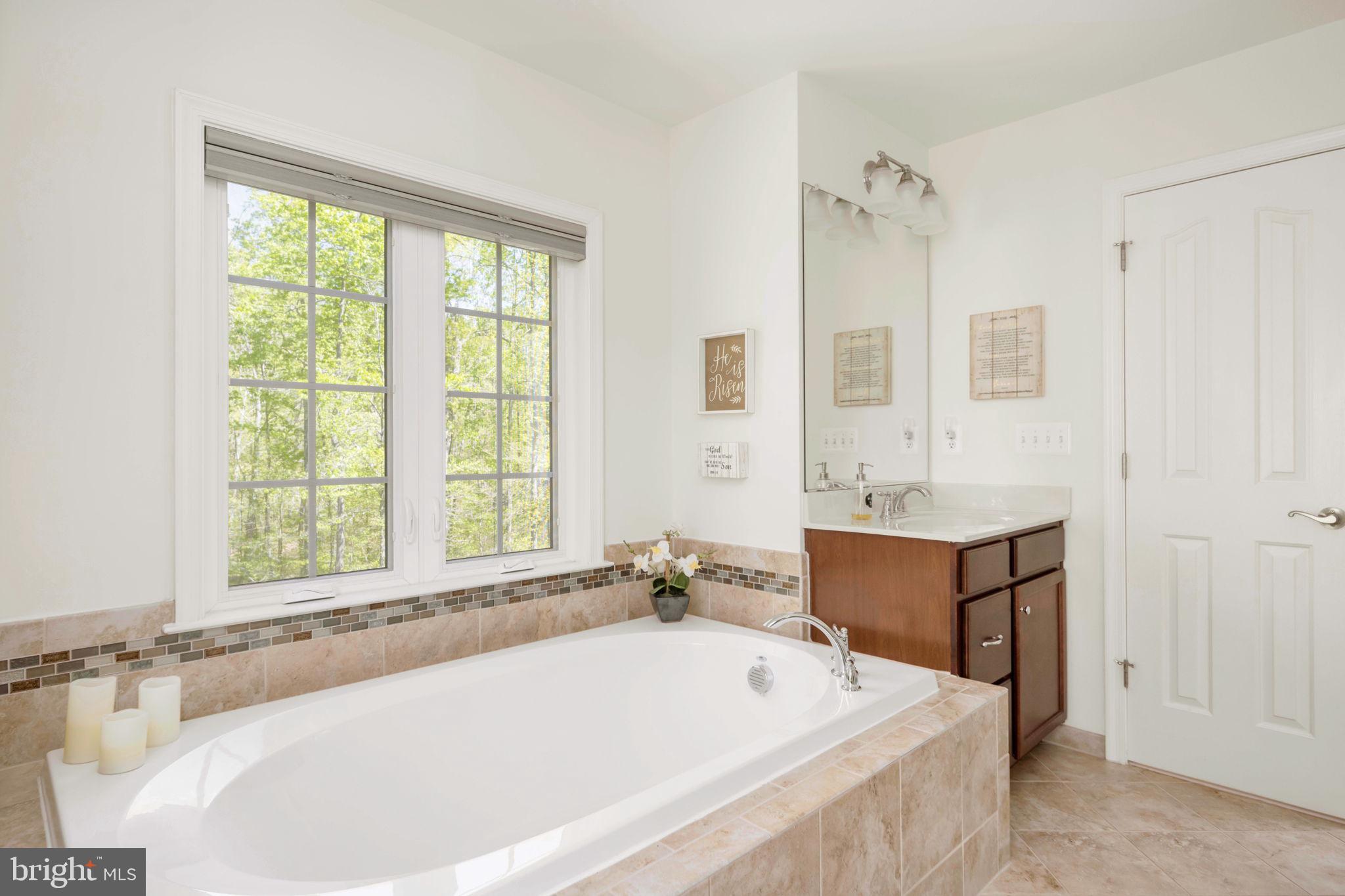 AUGUSTINE AT THE GLENS - Residential