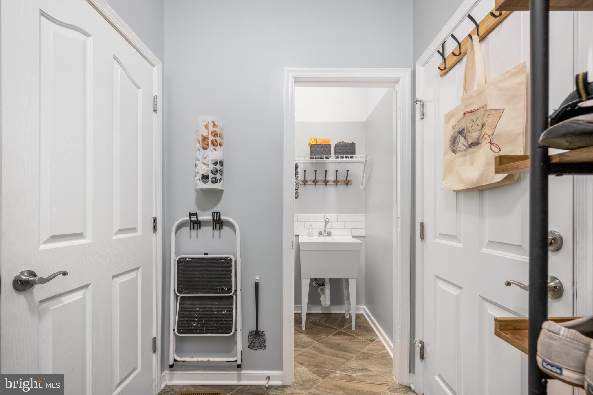 AUGUSTINE AT THE GLENS - Residential