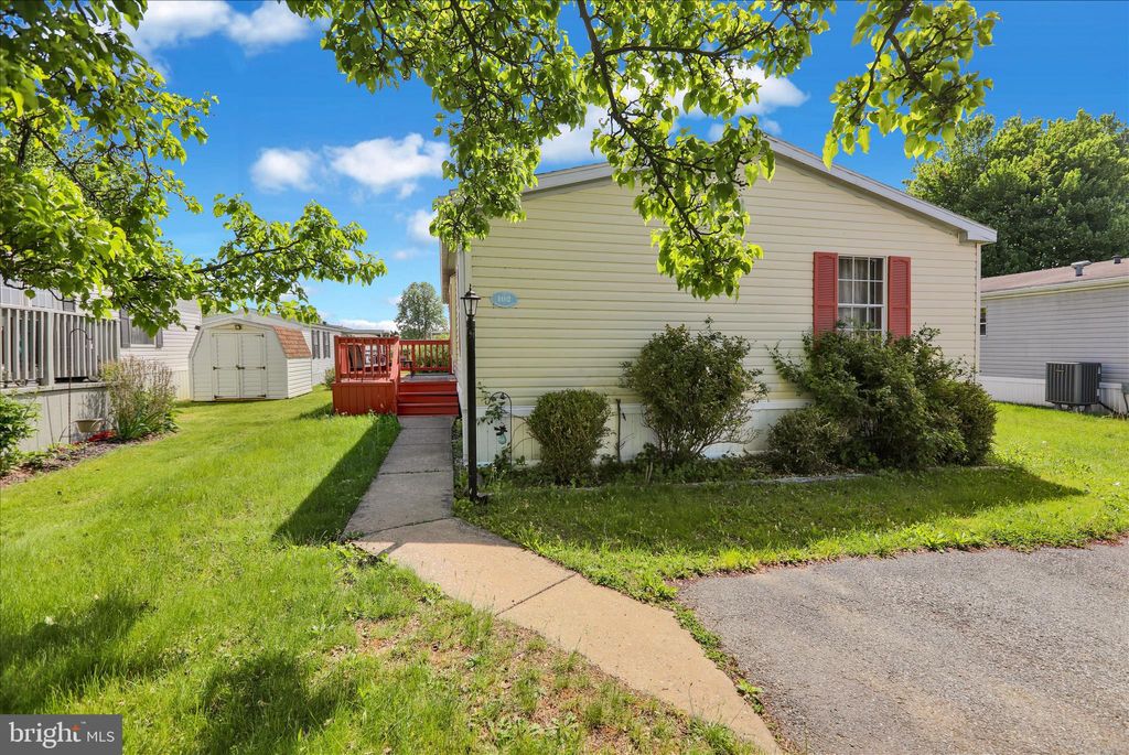 Photo of 102 Bridlewood Court S, LANCASTER, PA 17603 (MLS # PALA2087458)