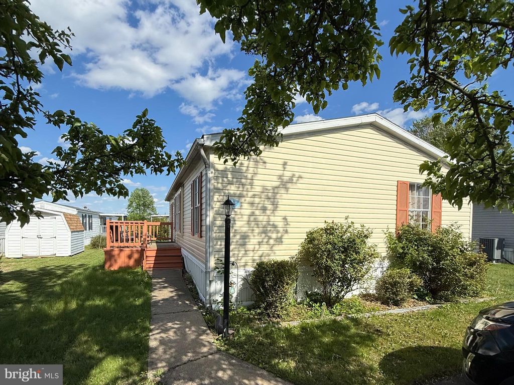 Photo of 102 Bridlewood Court S, LANCASTER, PA 17603 (MLS # PALA2087458)
