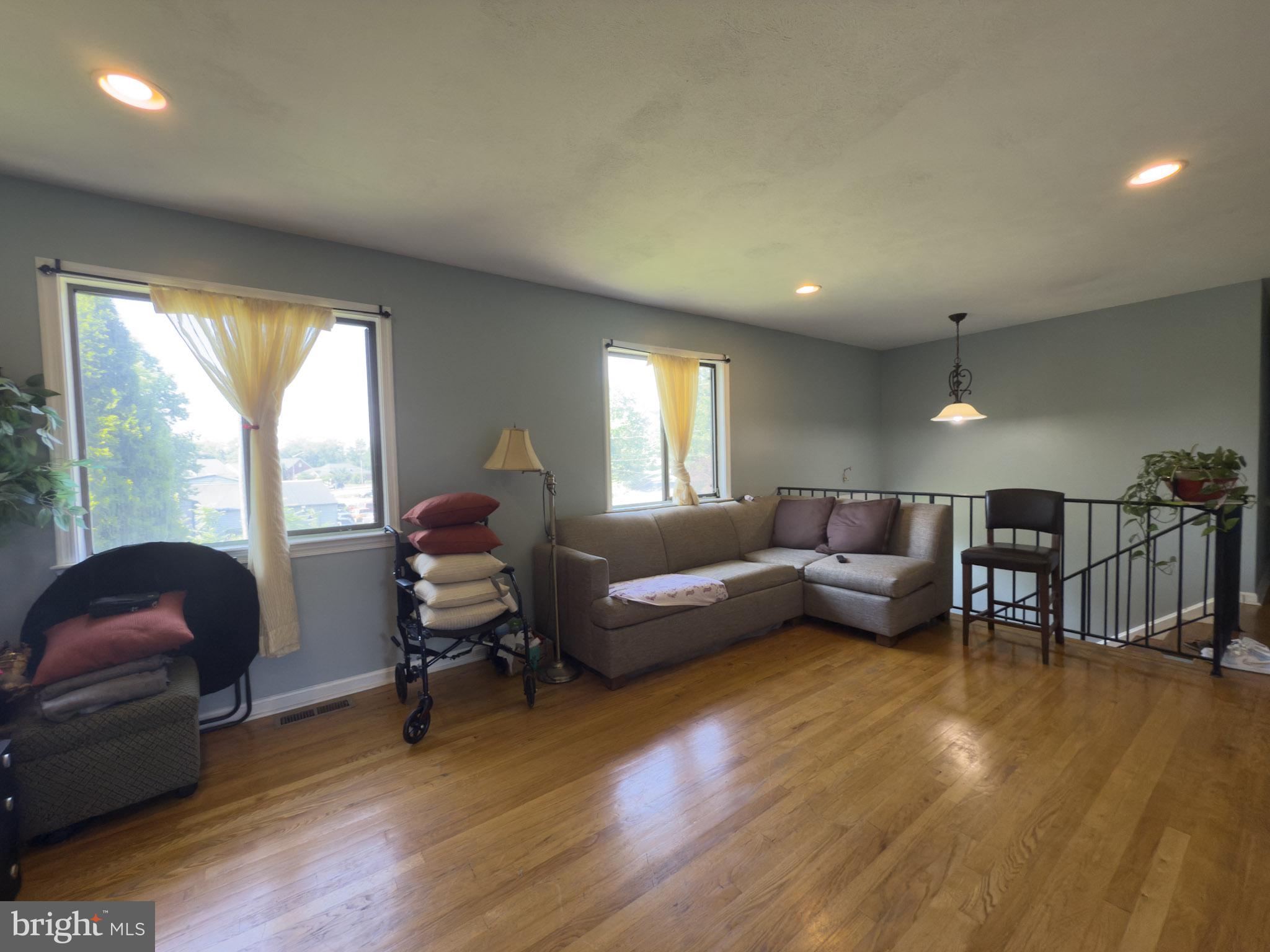 8 DAVIS AVENUE SW