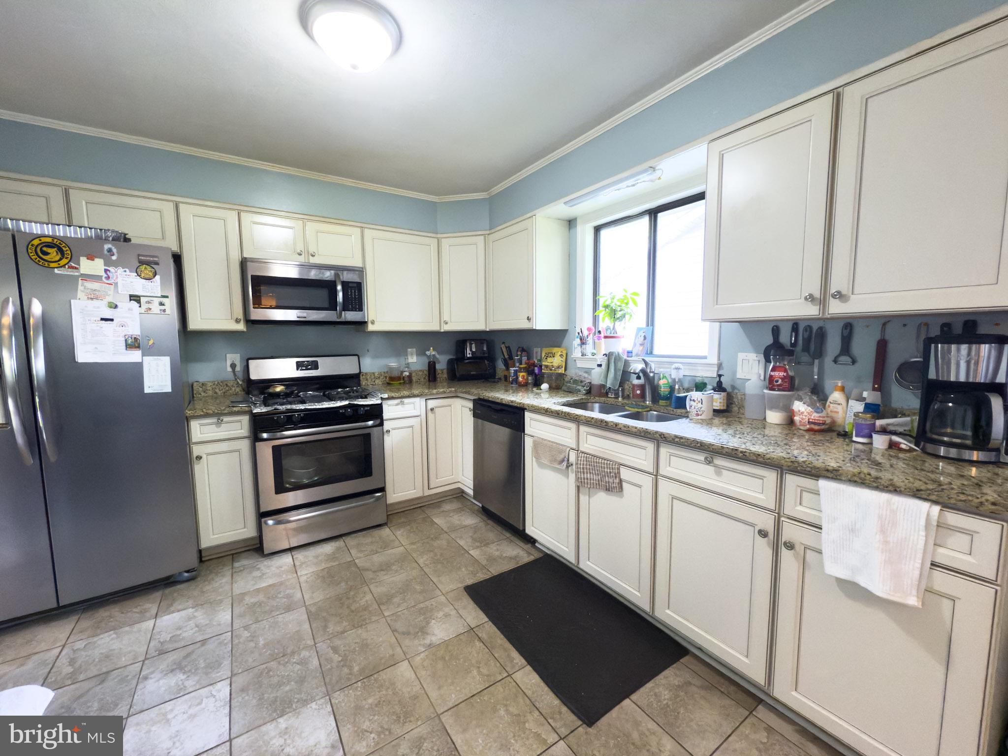 8 DAVIS AVENUE SW