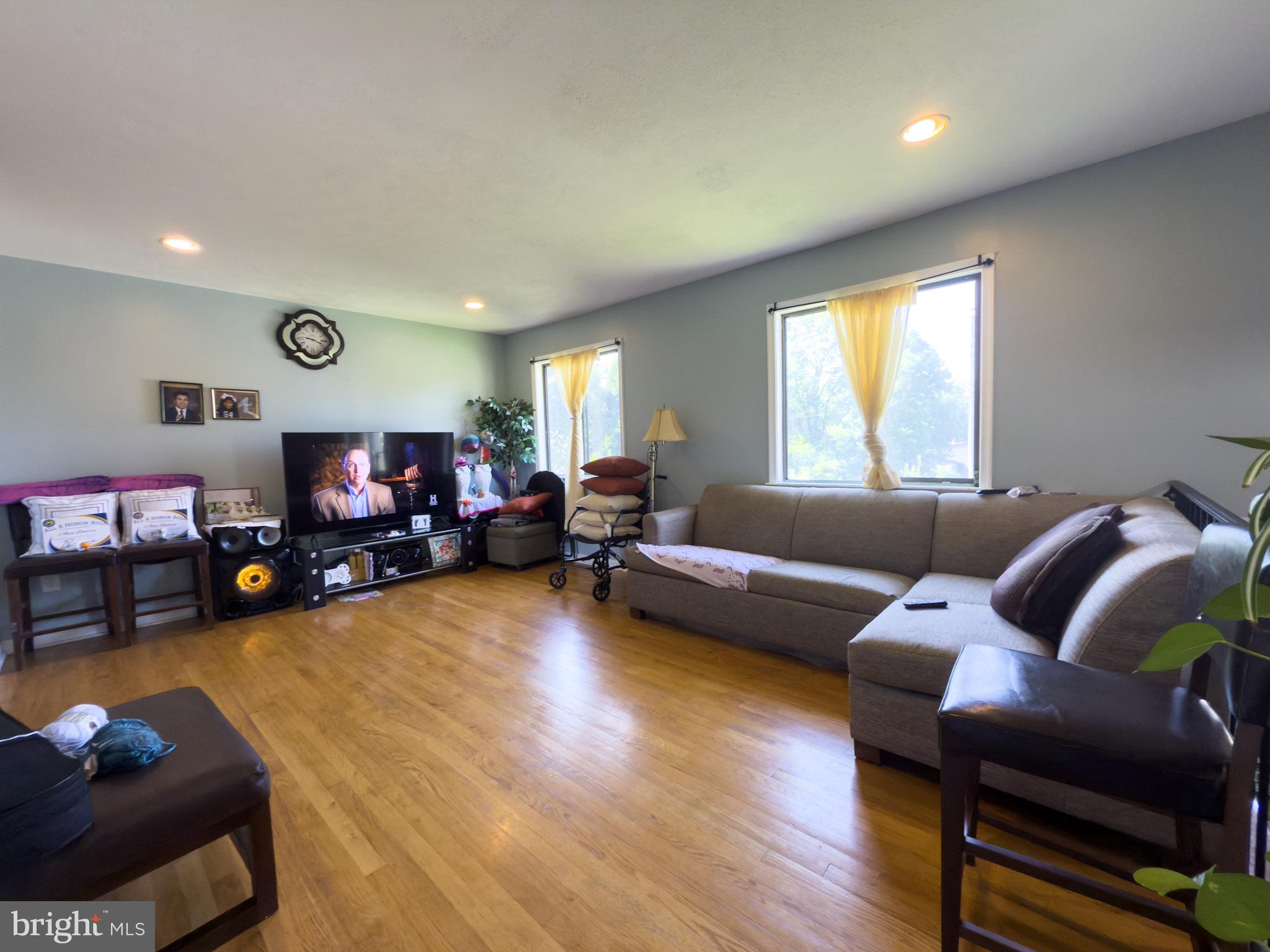 8 DAVIS AVENUE SW