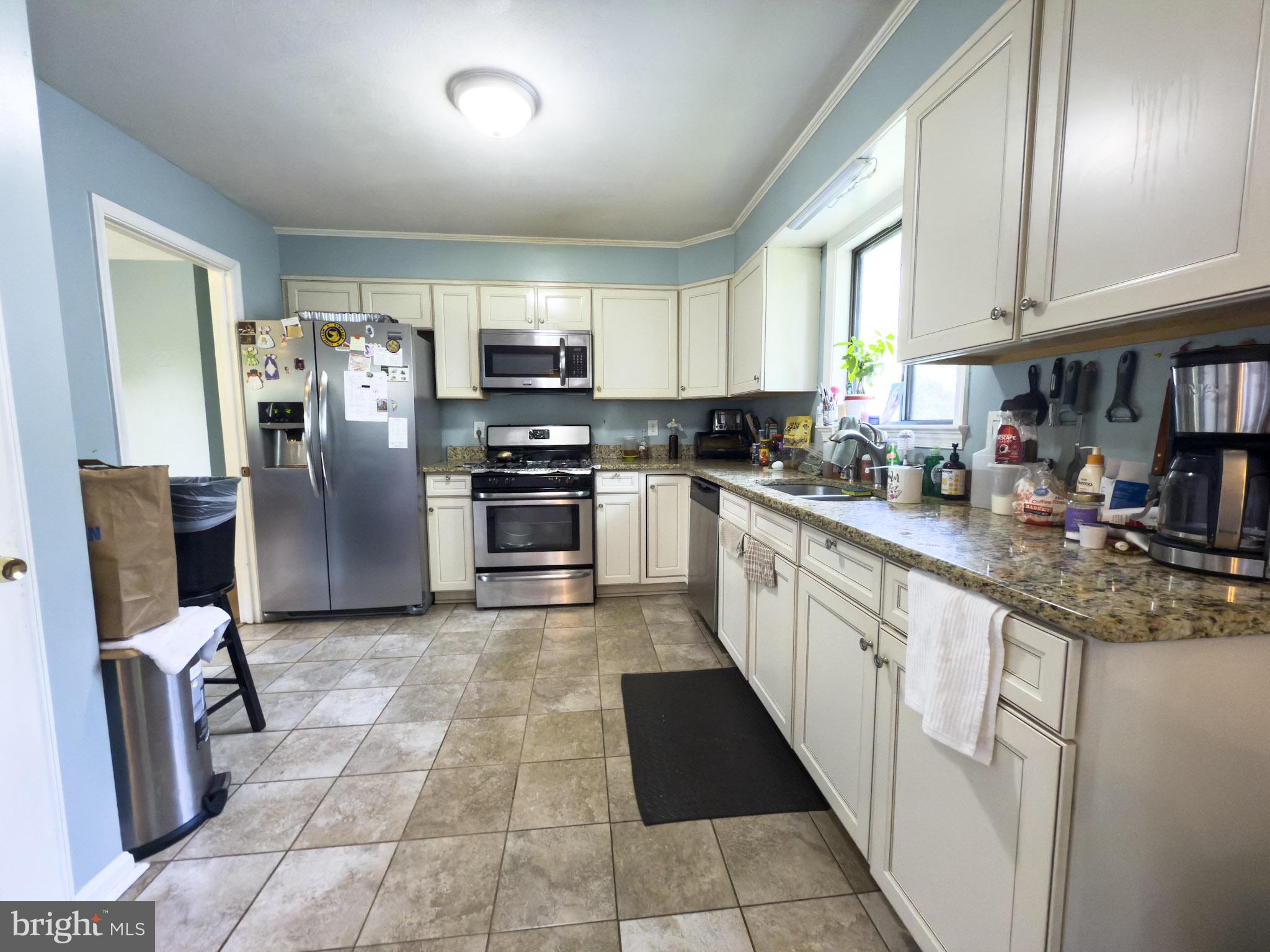 8 DAVIS AVENUE SW