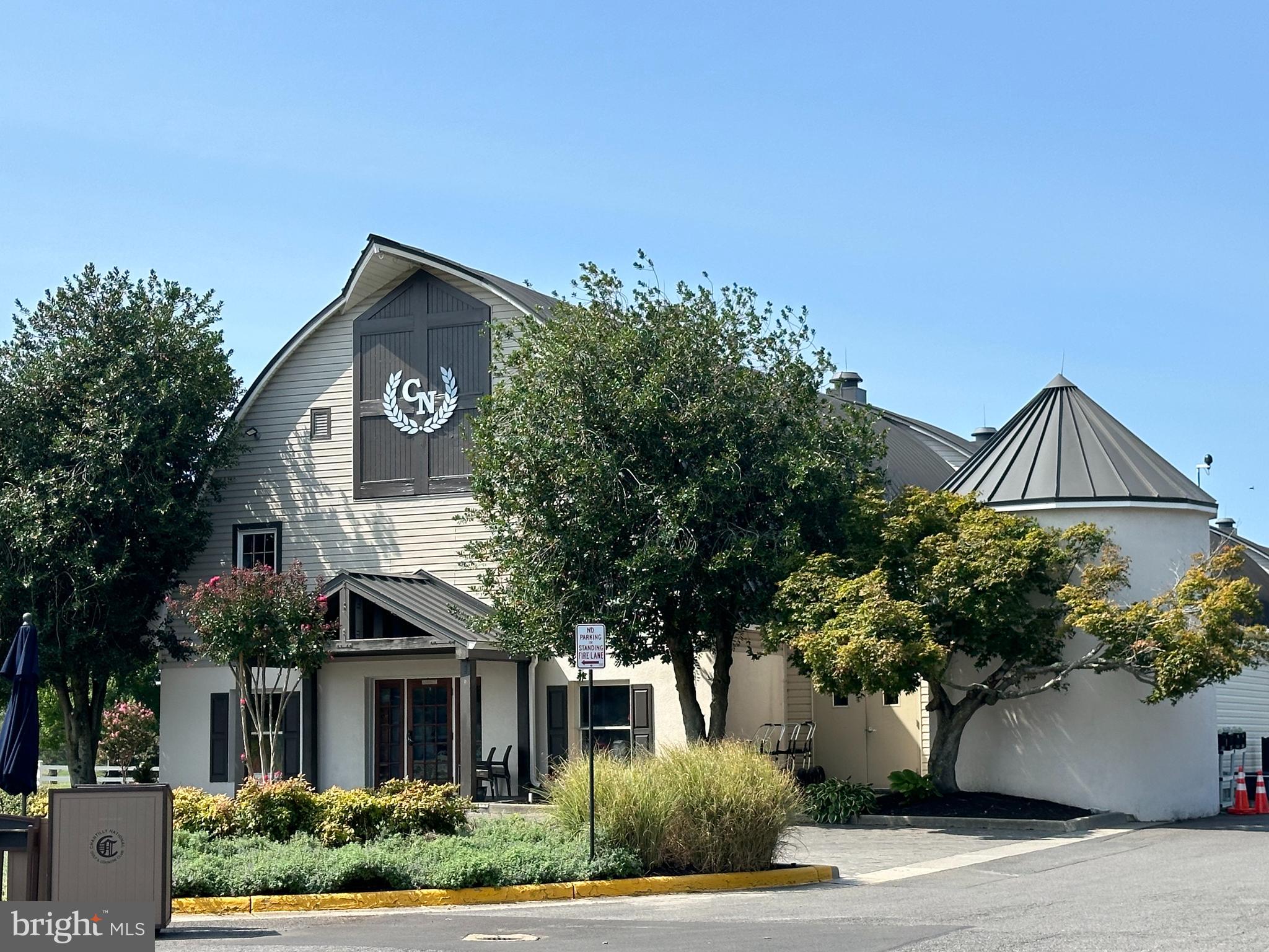 COUNTRY CLUB MANOR - Residential