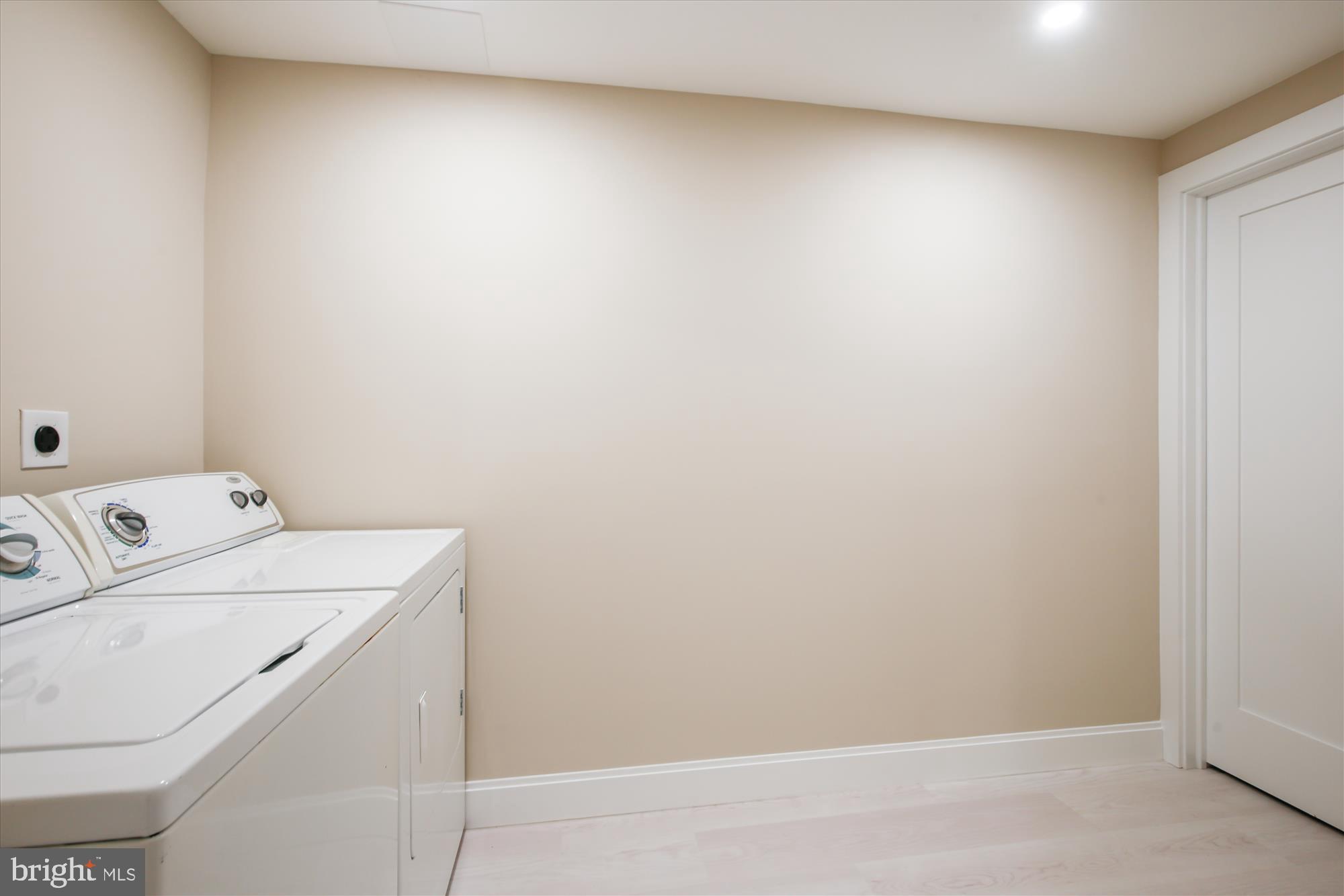 COUNTRY CLUB MANOR - Residential