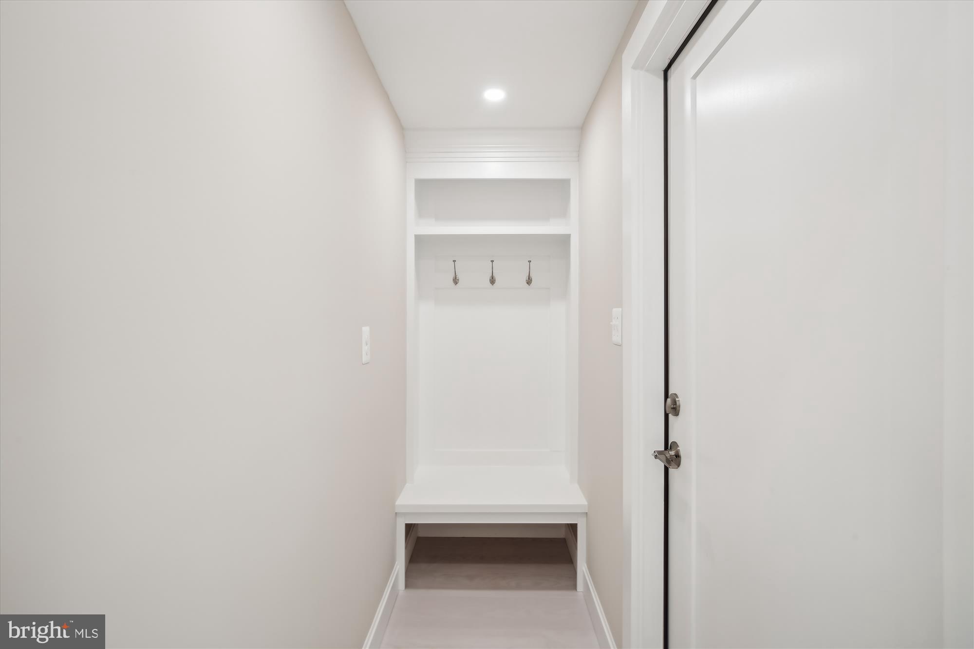 COUNTRY CLUB MANOR - Residential