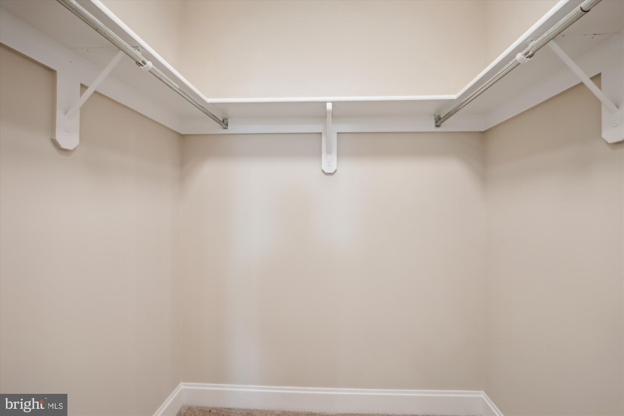 COUNTRY CLUB MANOR - Residential