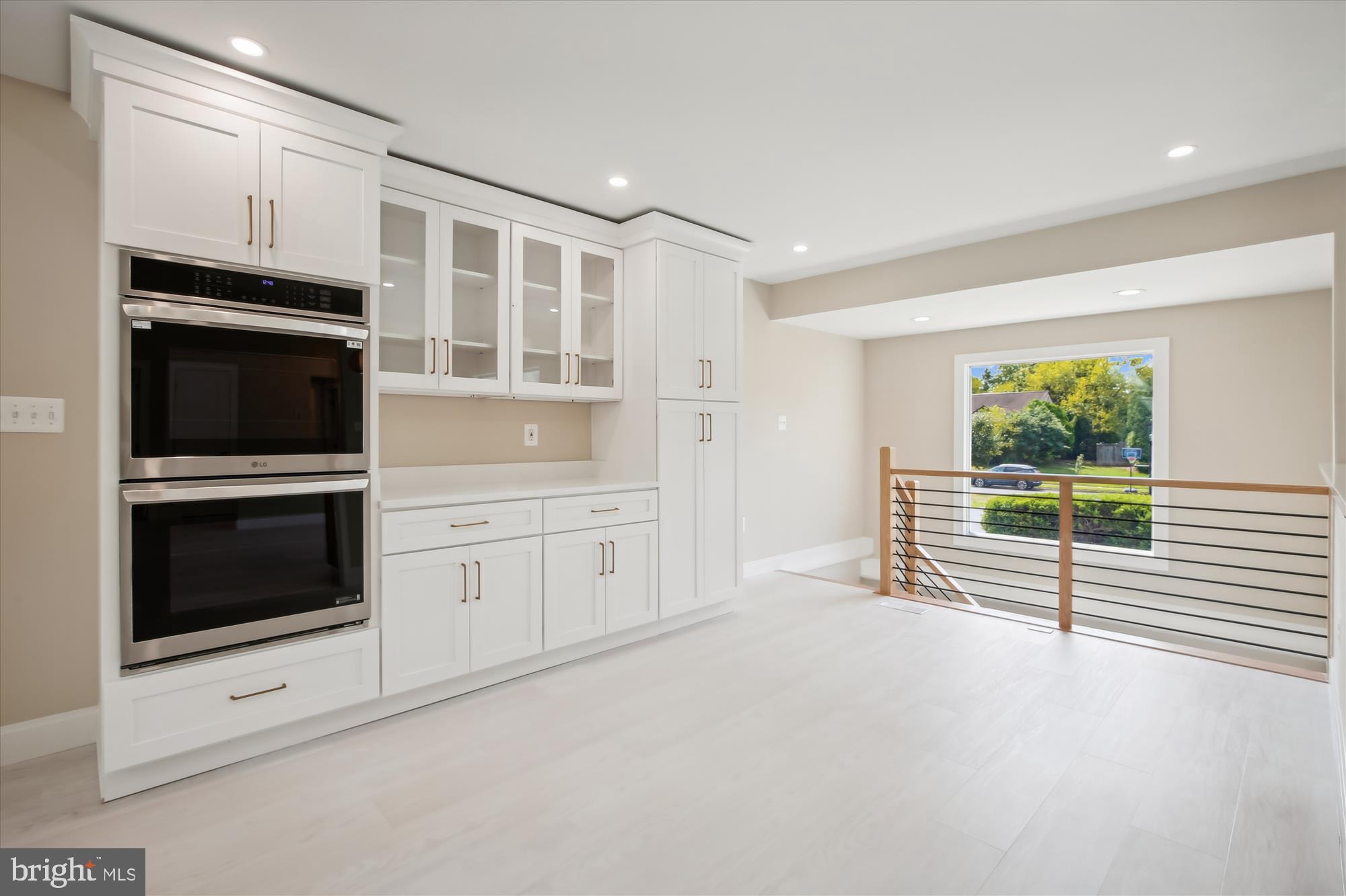 COUNTRY CLUB MANOR - Residential