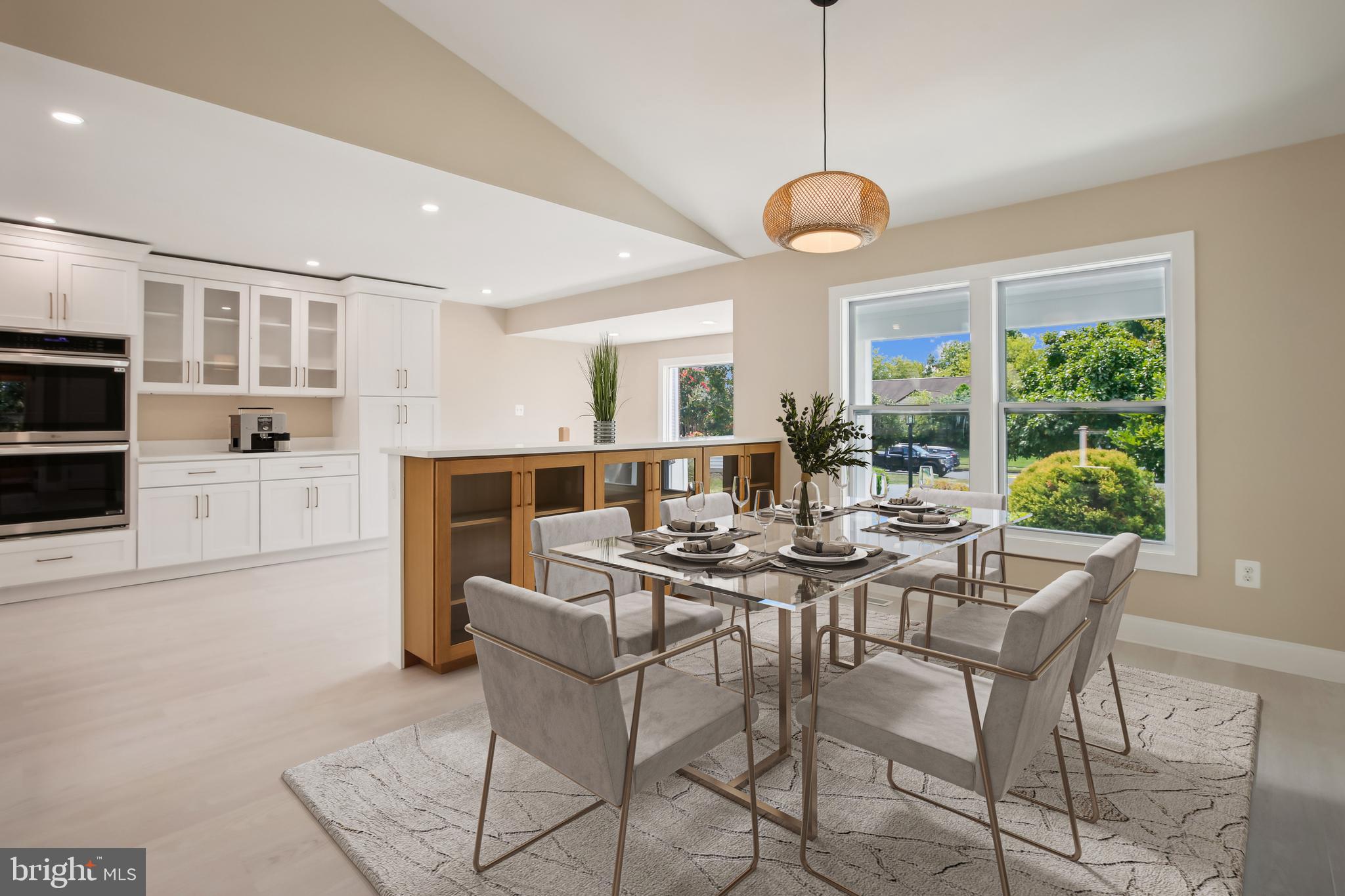 COUNTRY CLUB MANOR - Residential