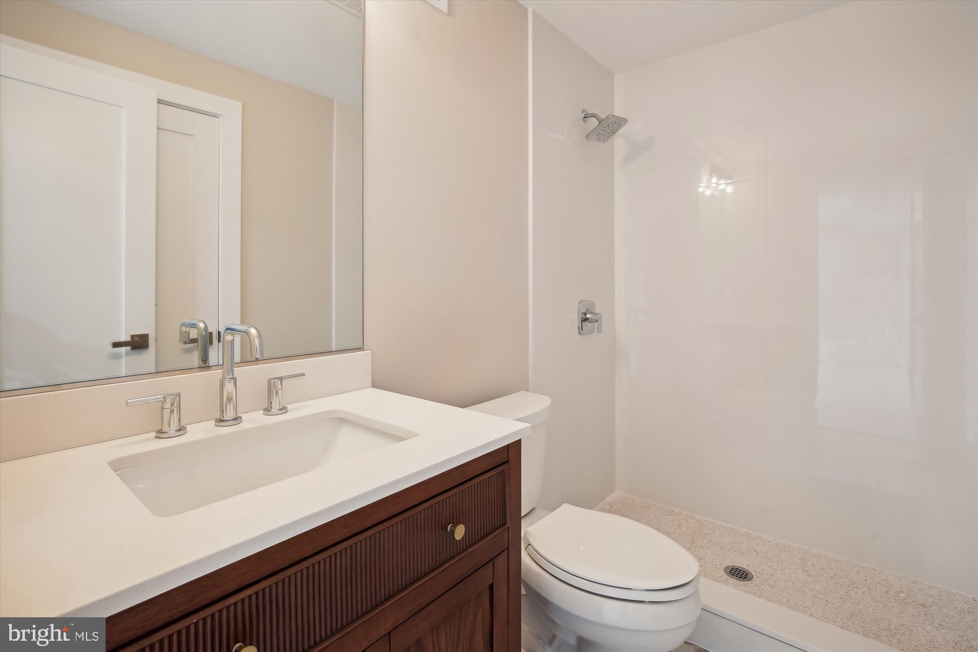 COUNTRY CLUB MANOR - Residential