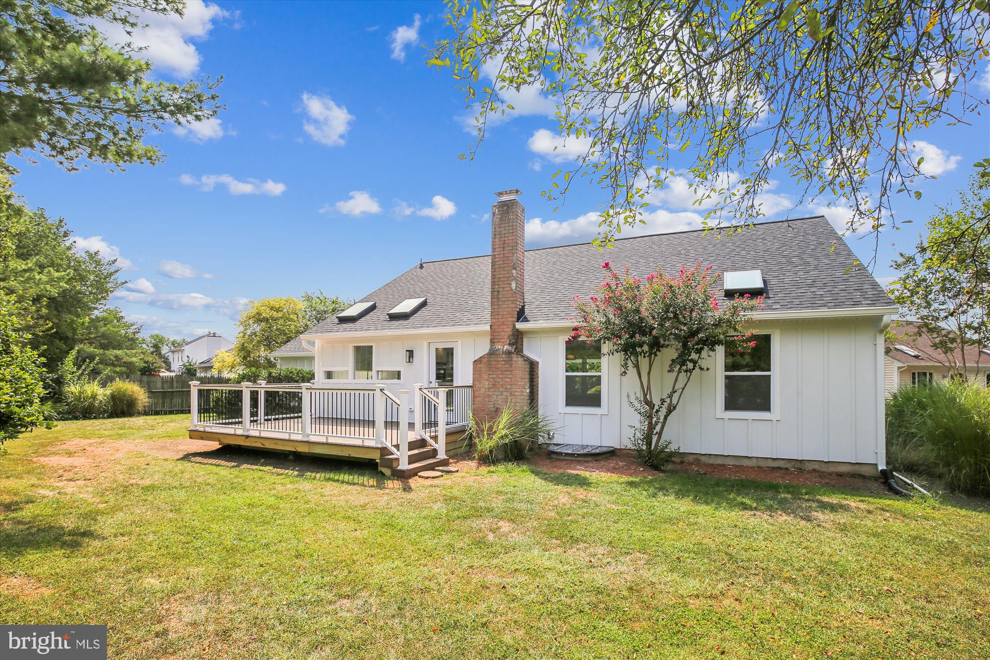 COUNTRY CLUB MANOR - Residential