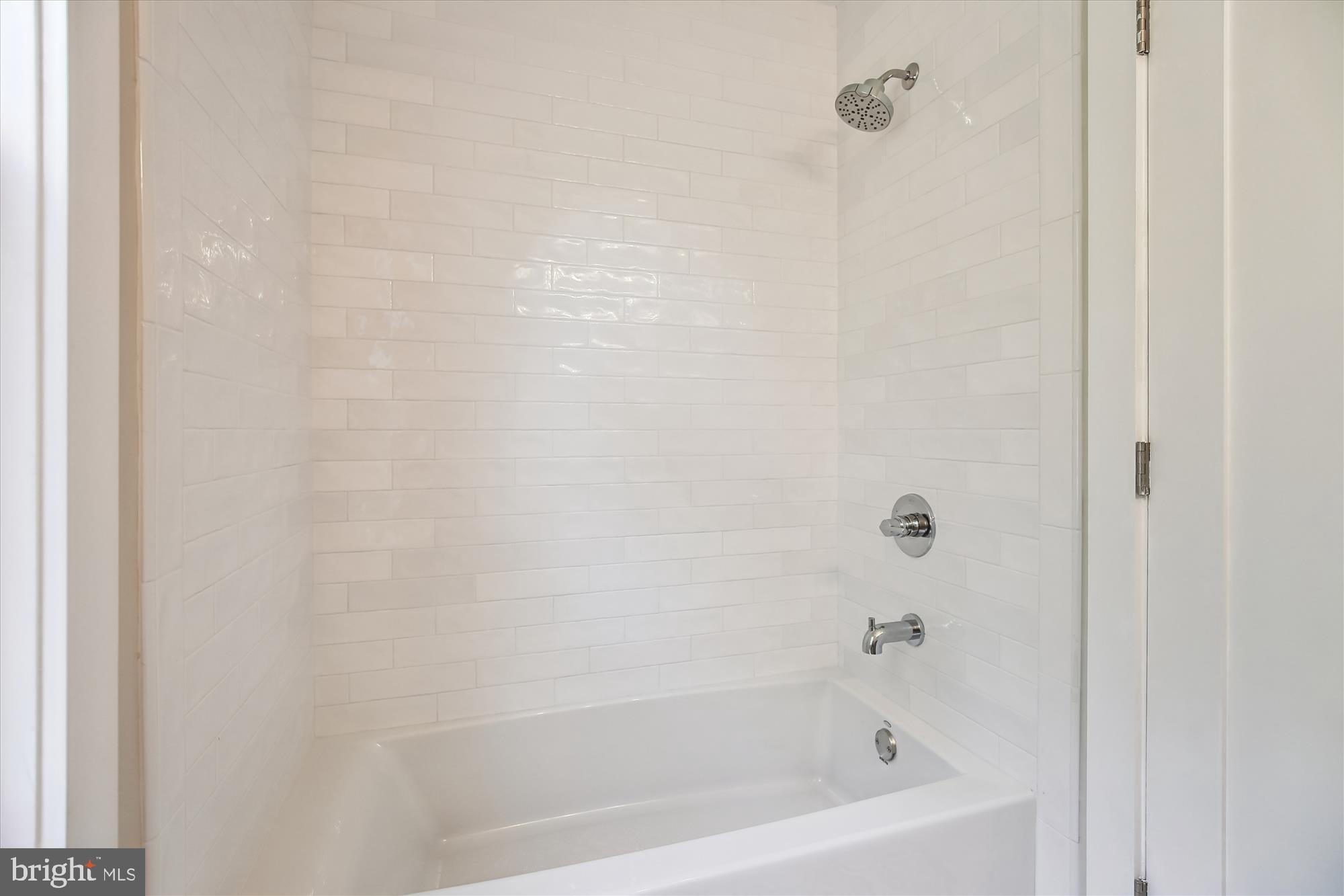 COUNTRY CLUB MANOR - Residential