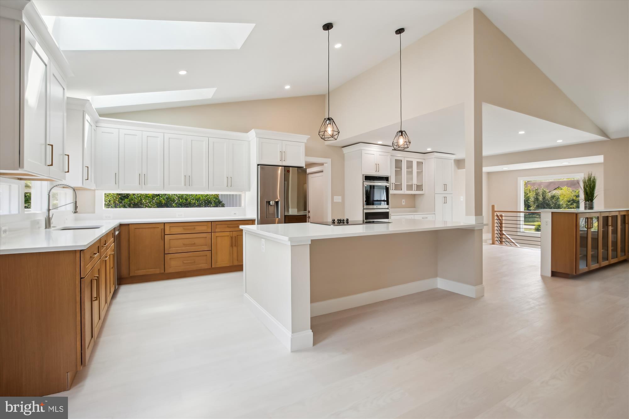 COUNTRY CLUB MANOR - Residential