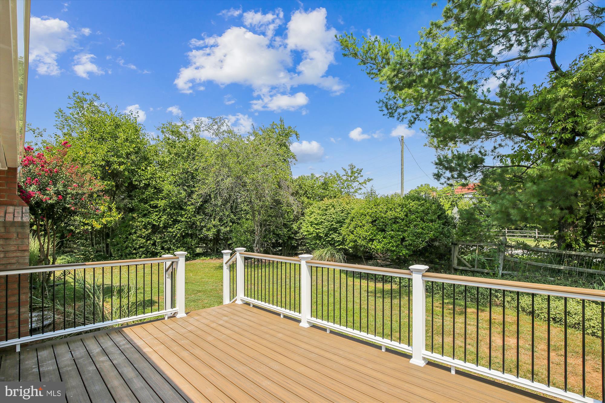 COUNTRY CLUB MANOR - Residential