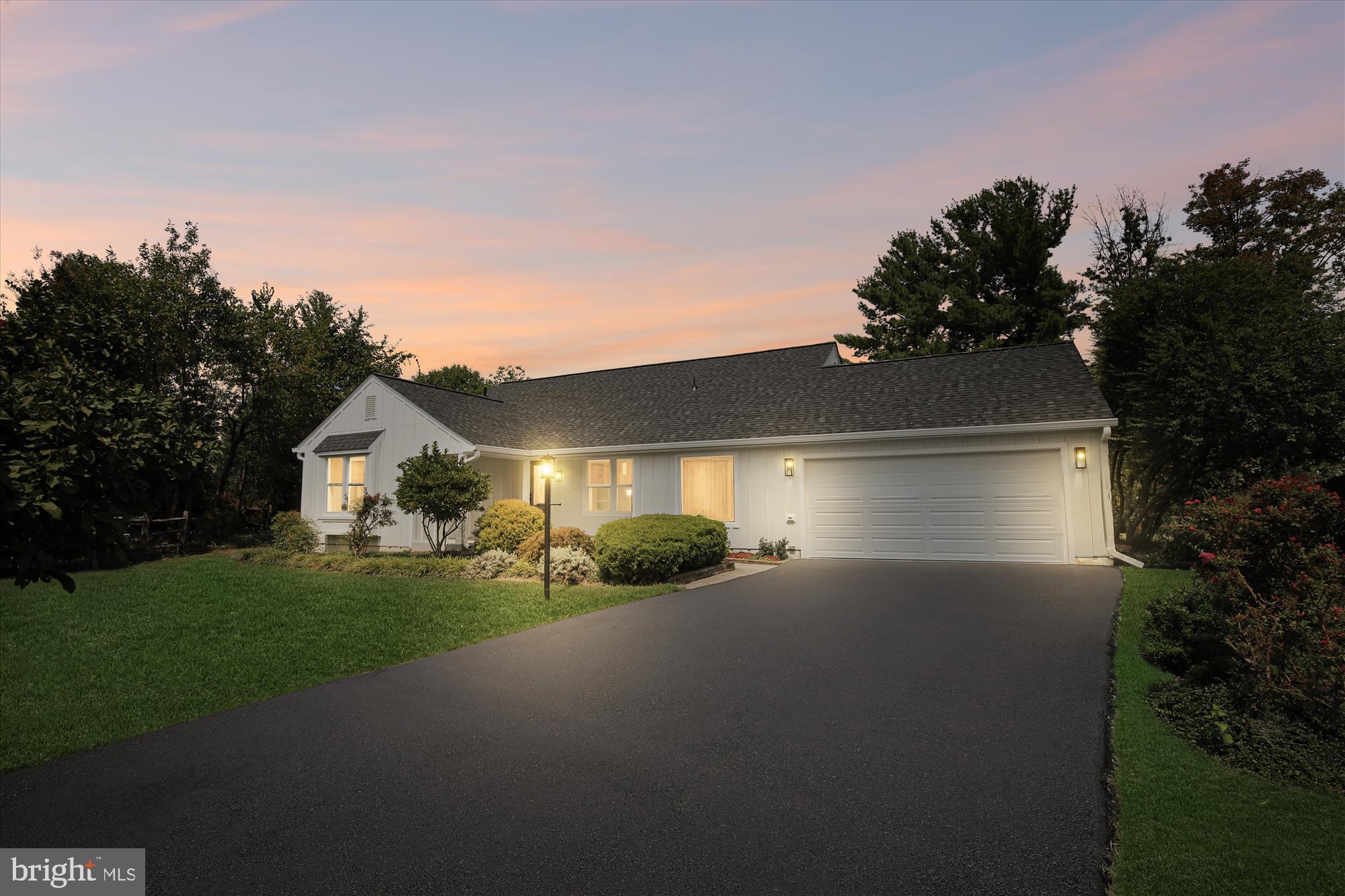 COUNTRY CLUB MANOR - Residential