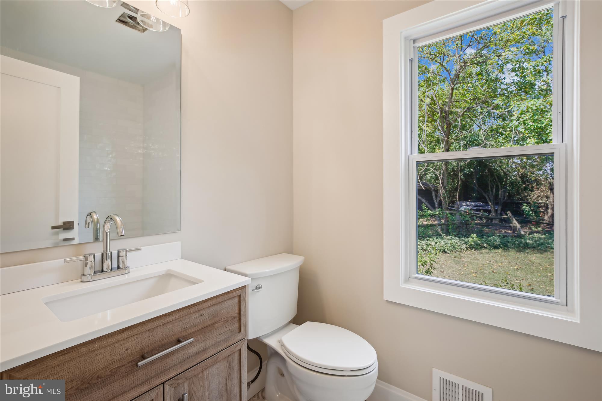 COUNTRY CLUB MANOR - Residential