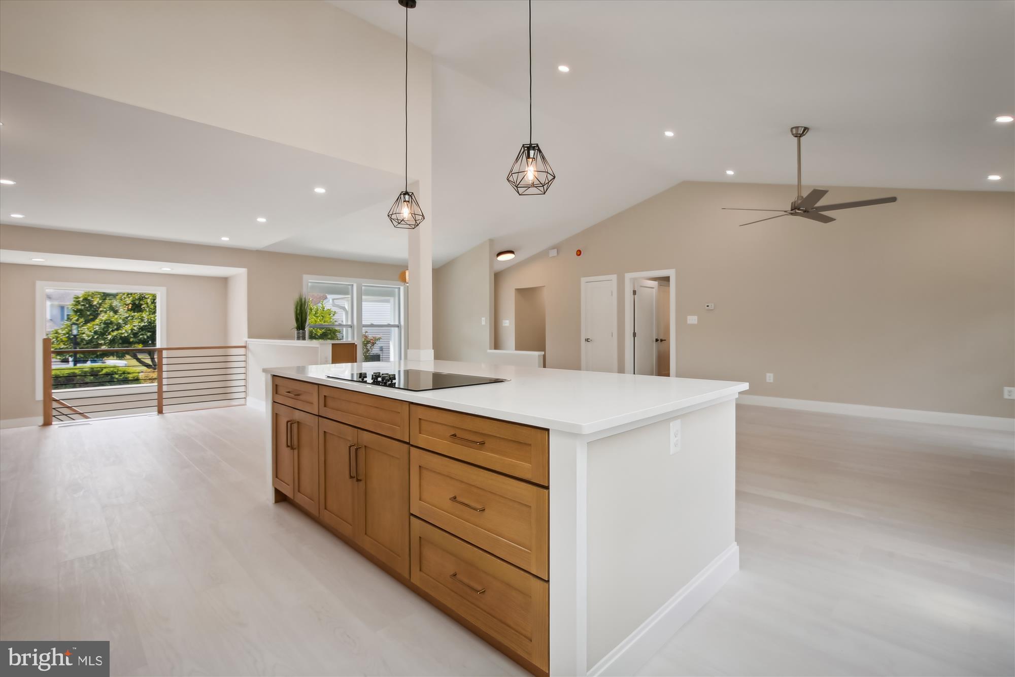 COUNTRY CLUB MANOR - Residential