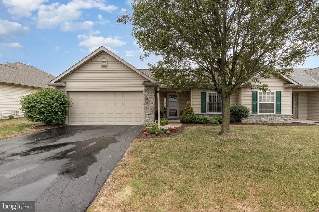 Photo of 545 BENT OAK DR, MOUNT JOY, PA 17552 (MLS # PALA2036166)