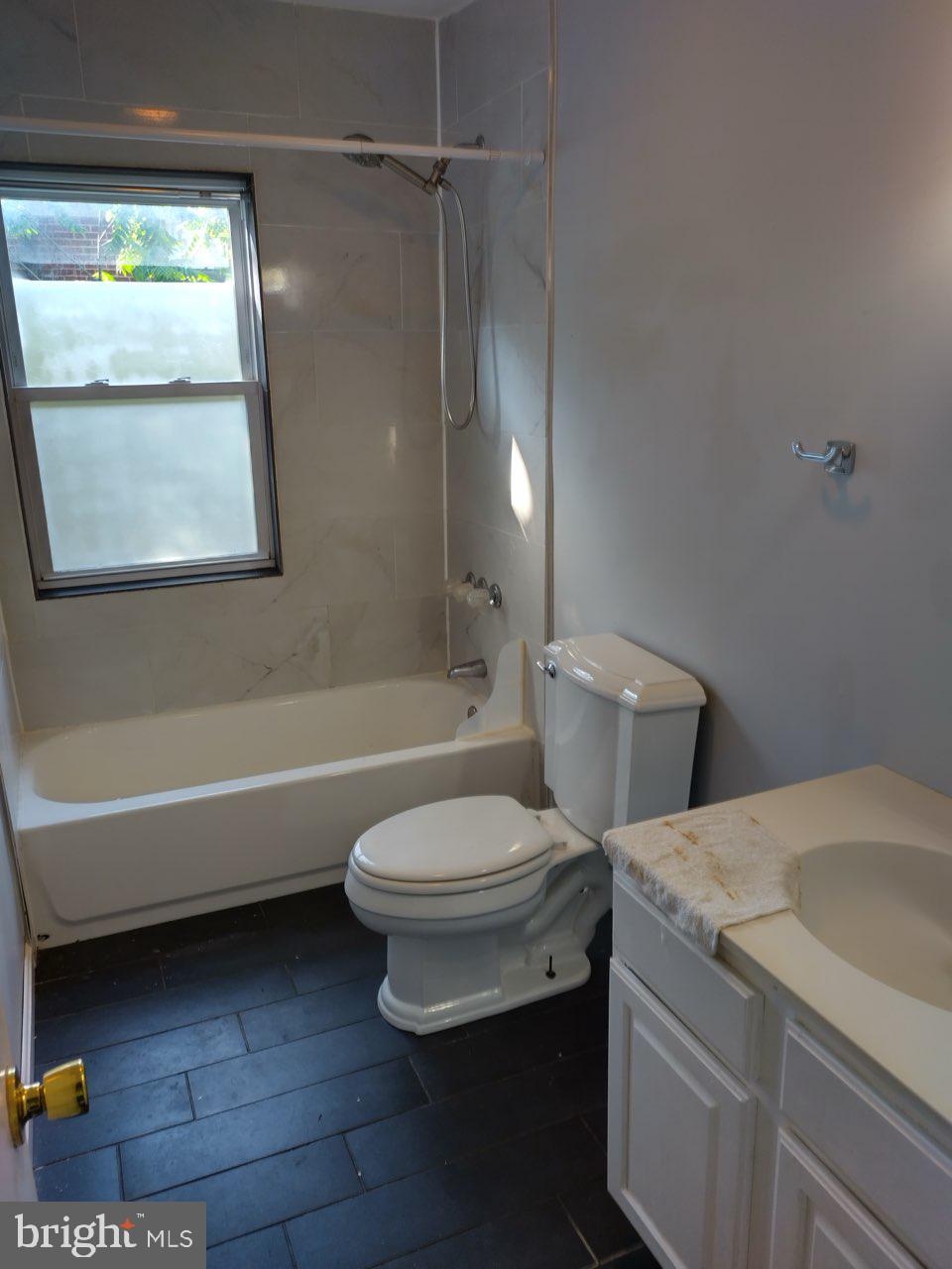 LARCHMONT - Residential