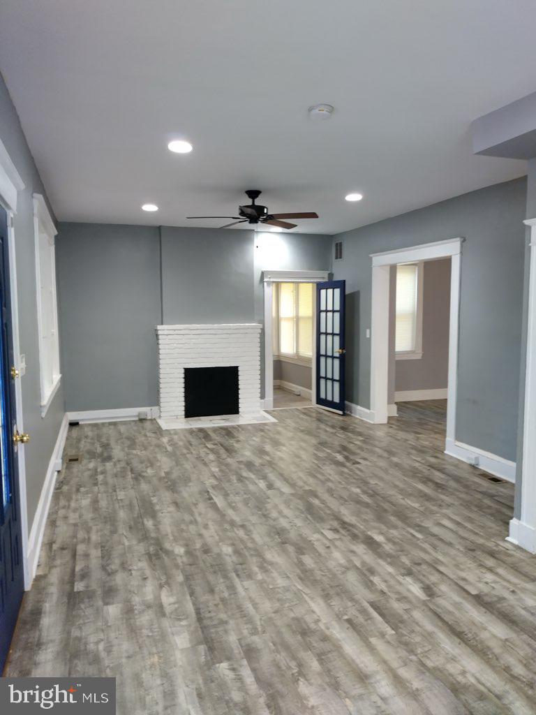 LARCHMONT - Residential