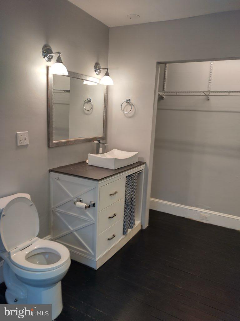 LARCHMONT - Residential