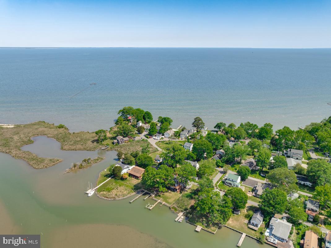DEALE BEACH - Residential