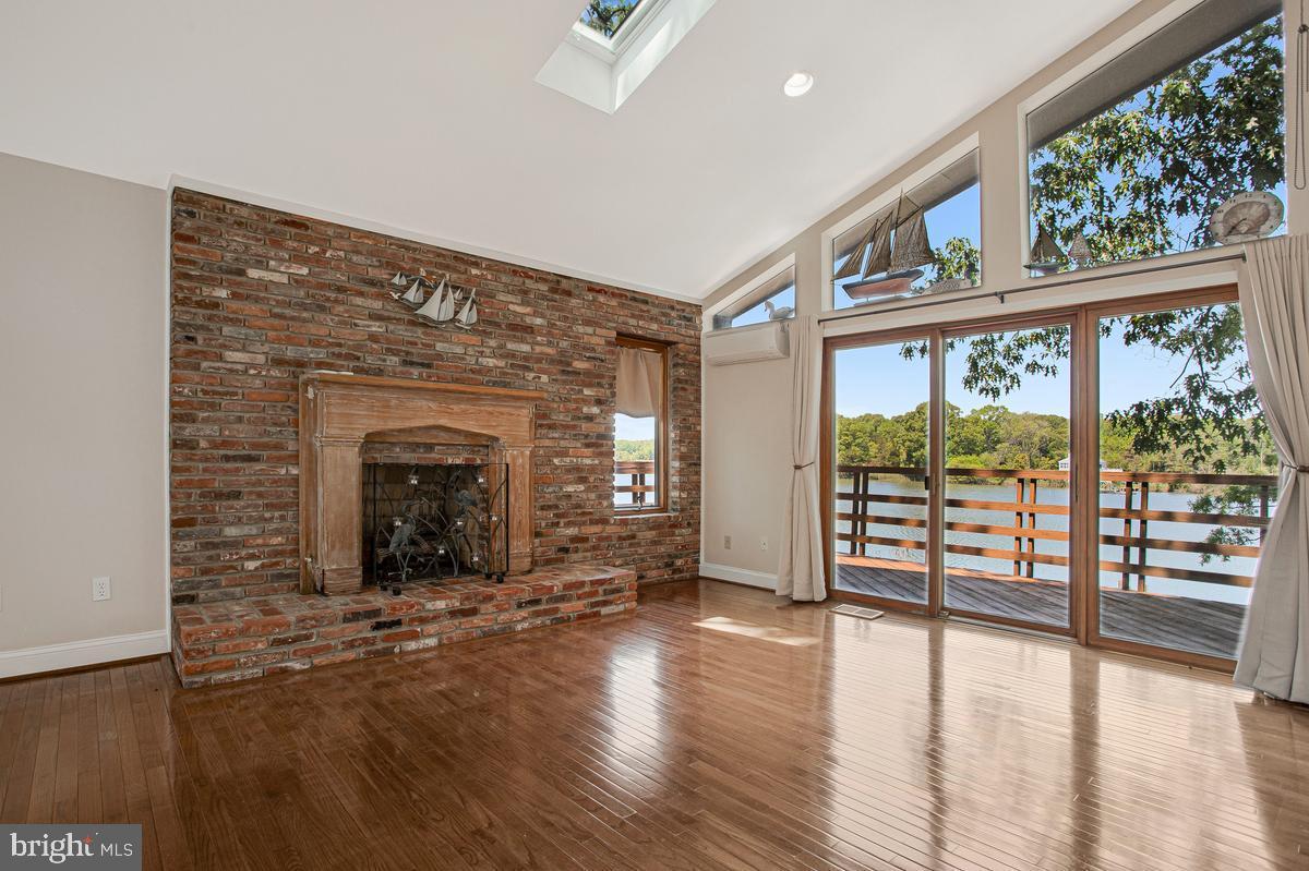 DEALE BEACH - Residential