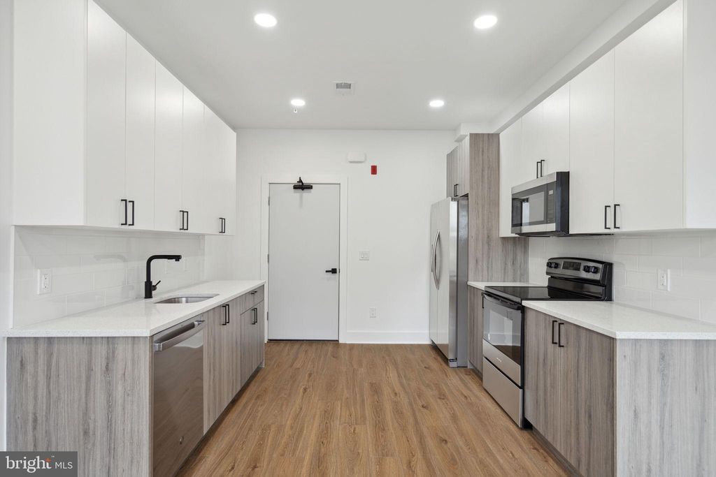 Photo of 528 W Berks Street #2, PHILADELPHIA, PA 19122 (MLS # PAPH2579526)
