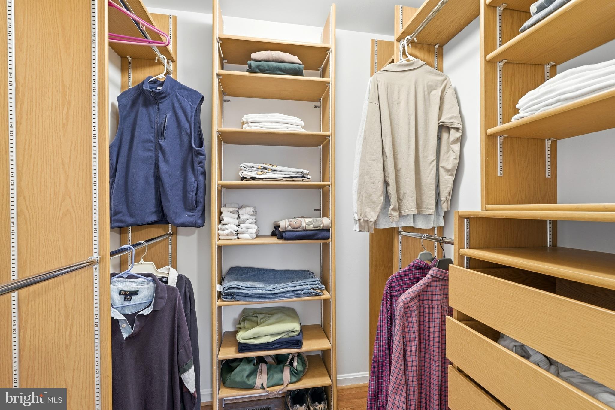 LAKEWOOD HILLS - Residential