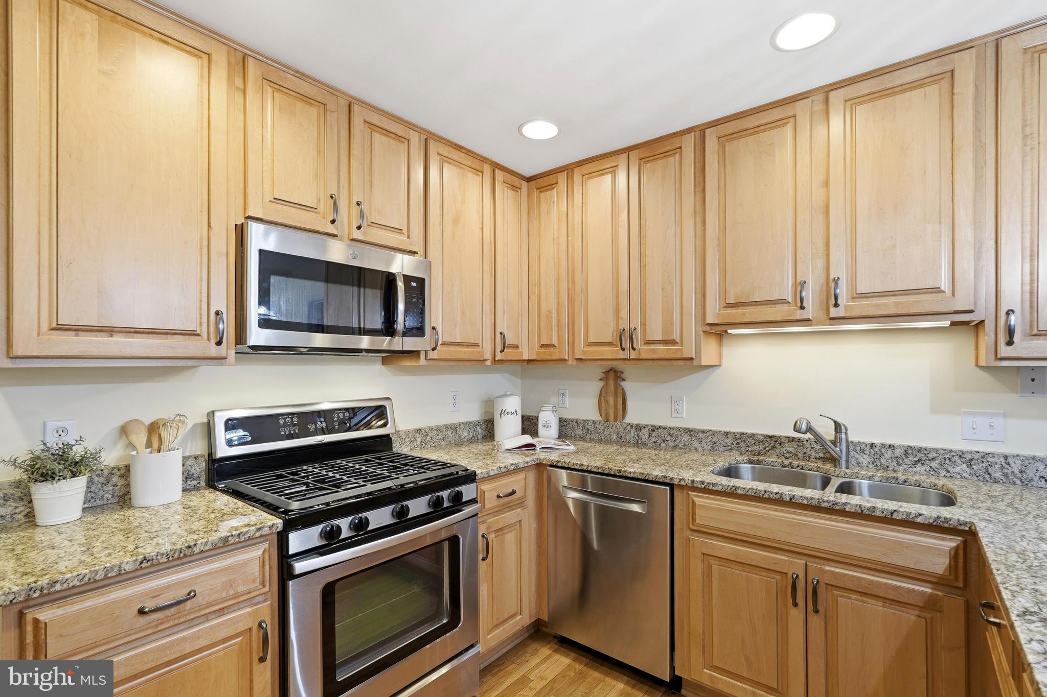 LAKEWOOD HILLS - Residential