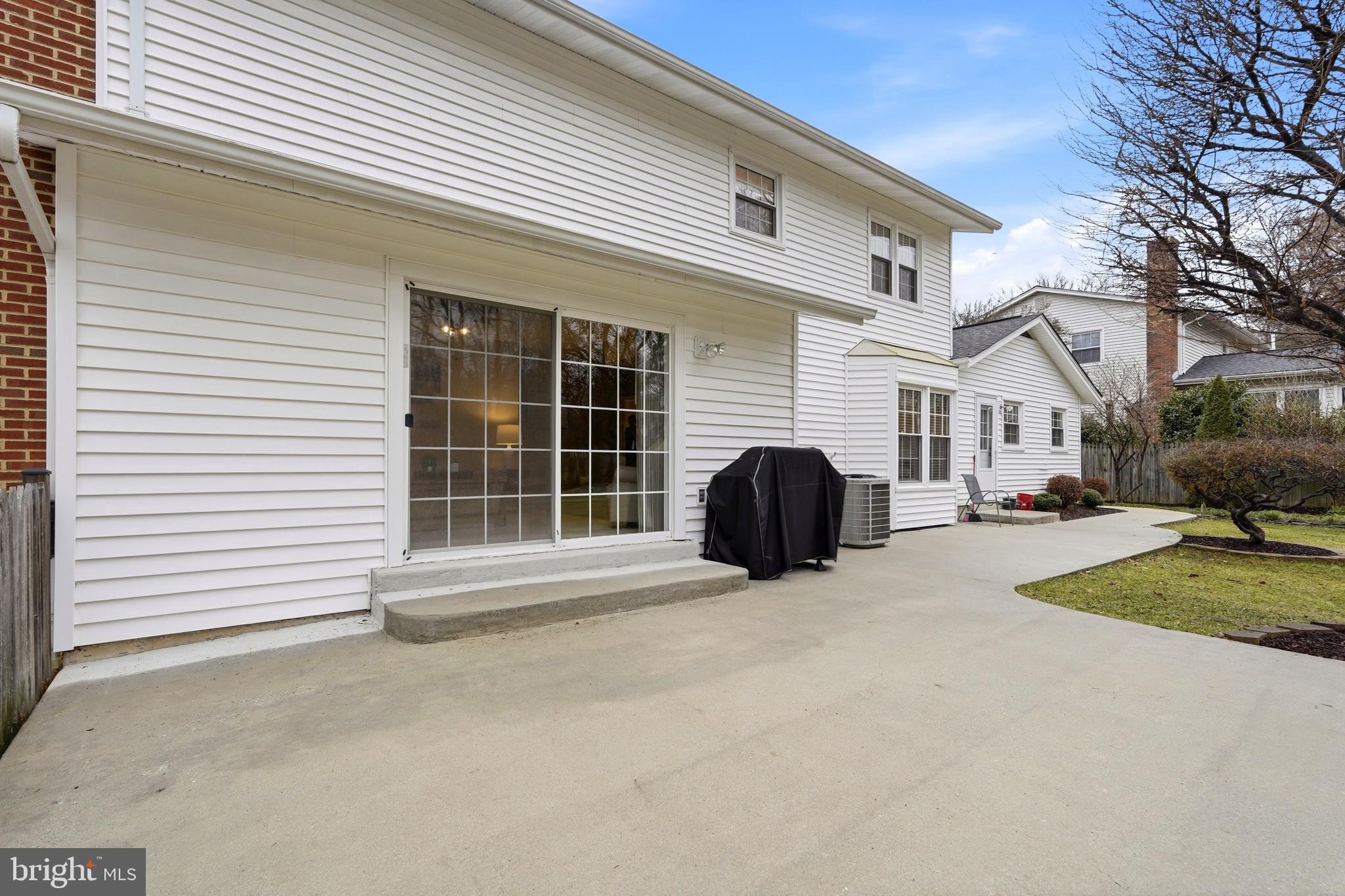 LAKEWOOD HILLS - Residential