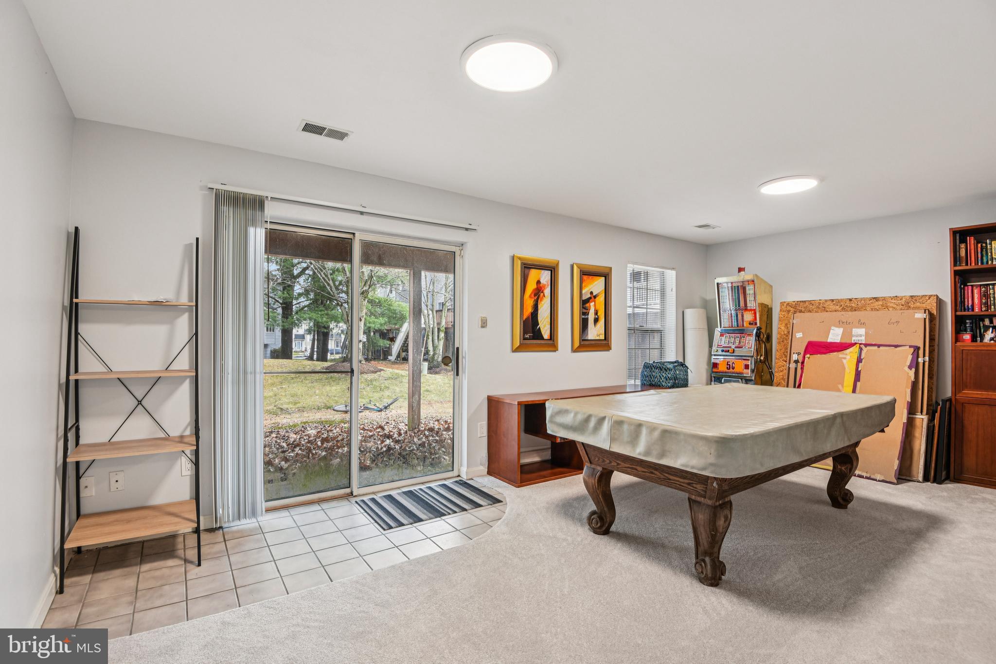 6100 LITTLE FOXES RUN