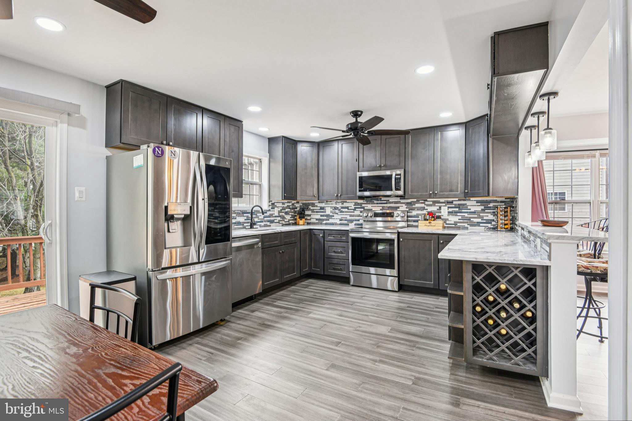 6100 LITTLE FOXES RUN