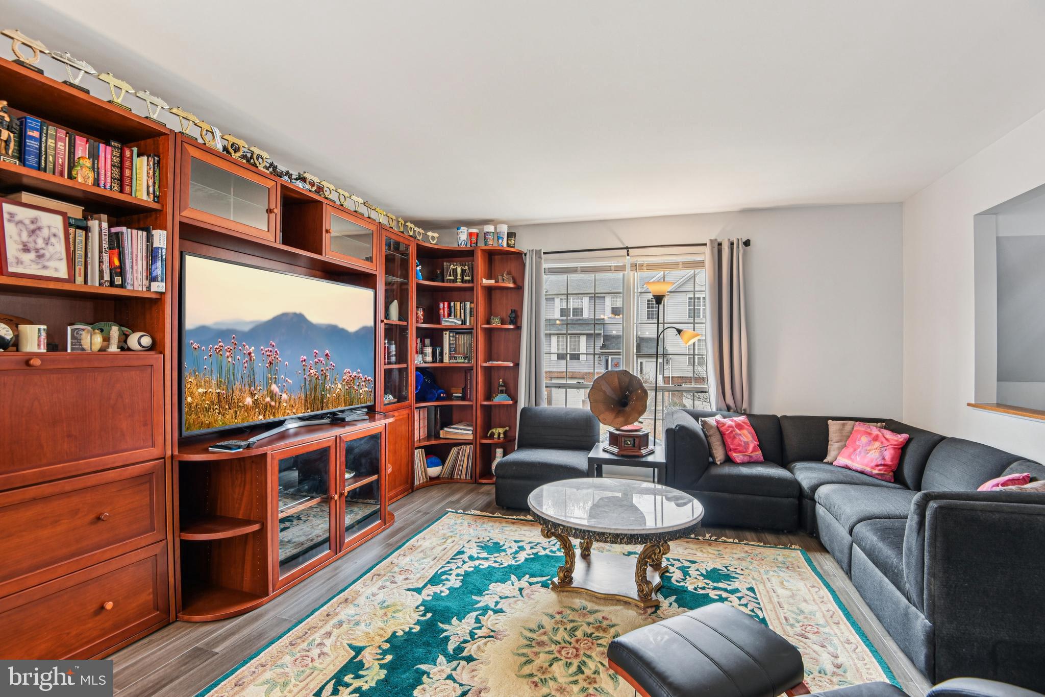 6100 LITTLE FOXES RUN