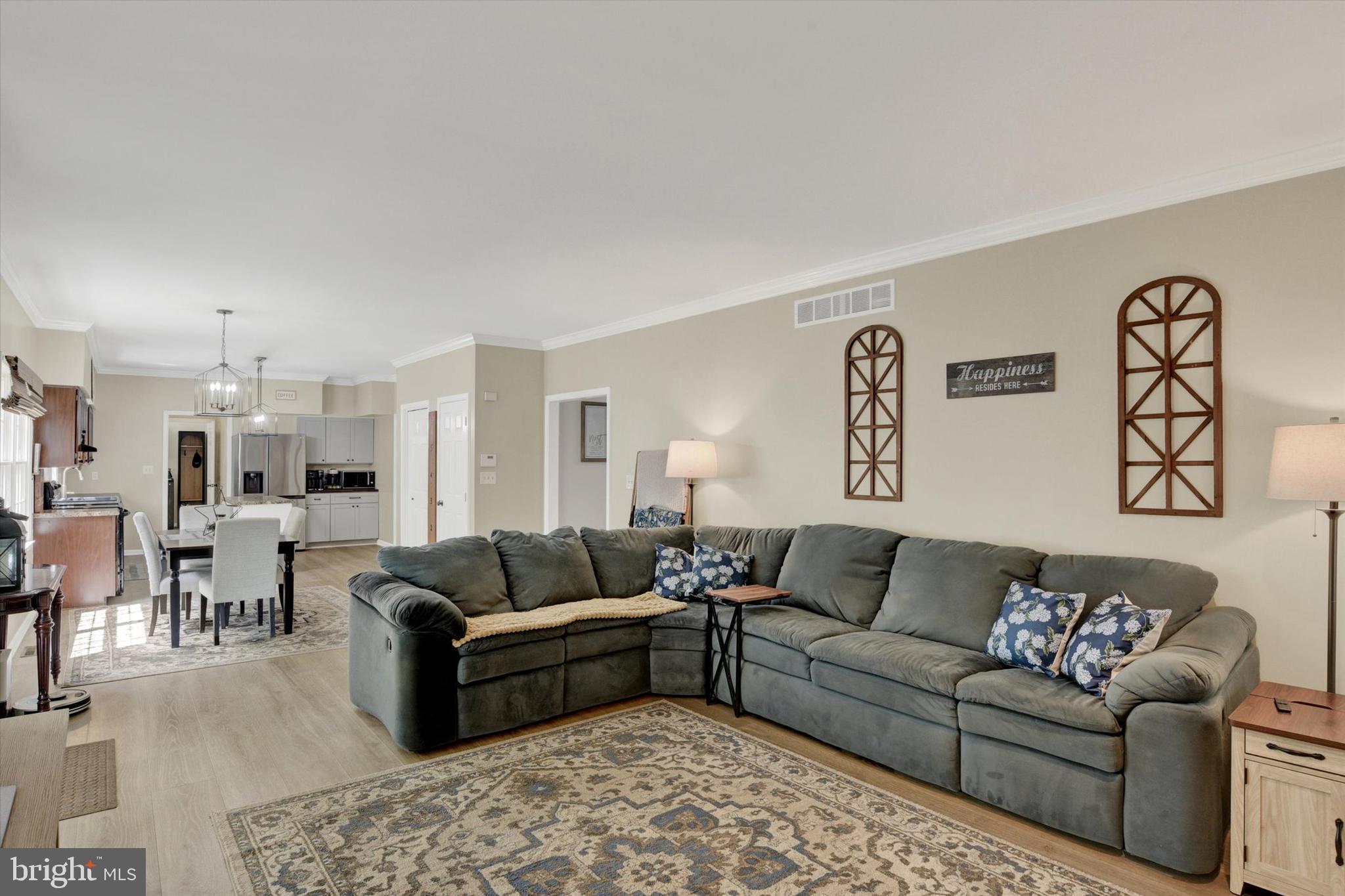 2418 HIGHLAND CIRCLE