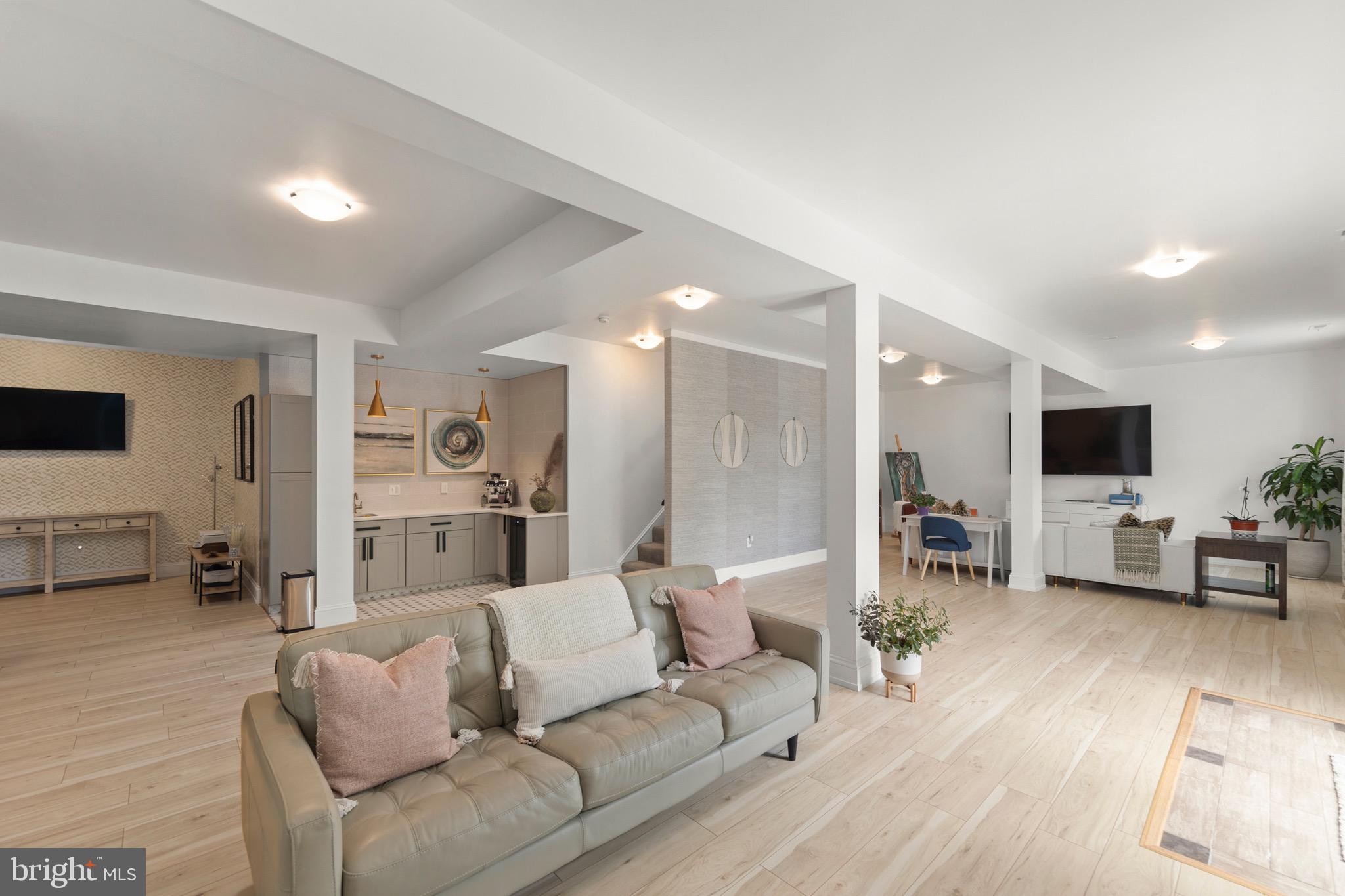 WINCHESTER CITY - Residential