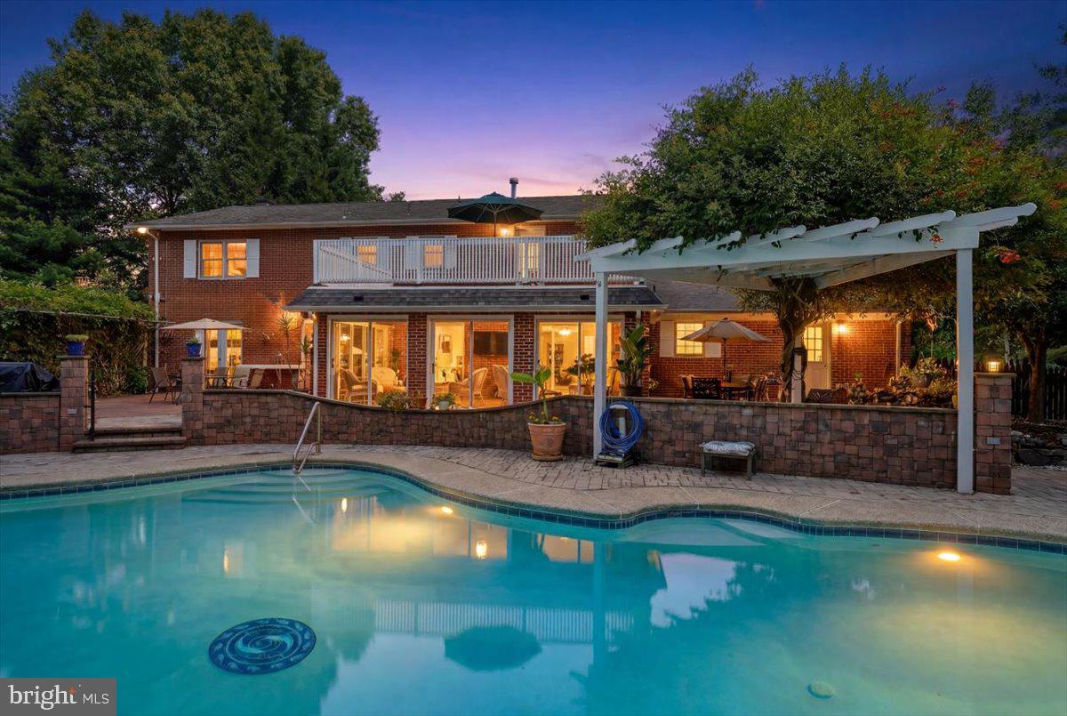 83 CARAVEL DRIVE
