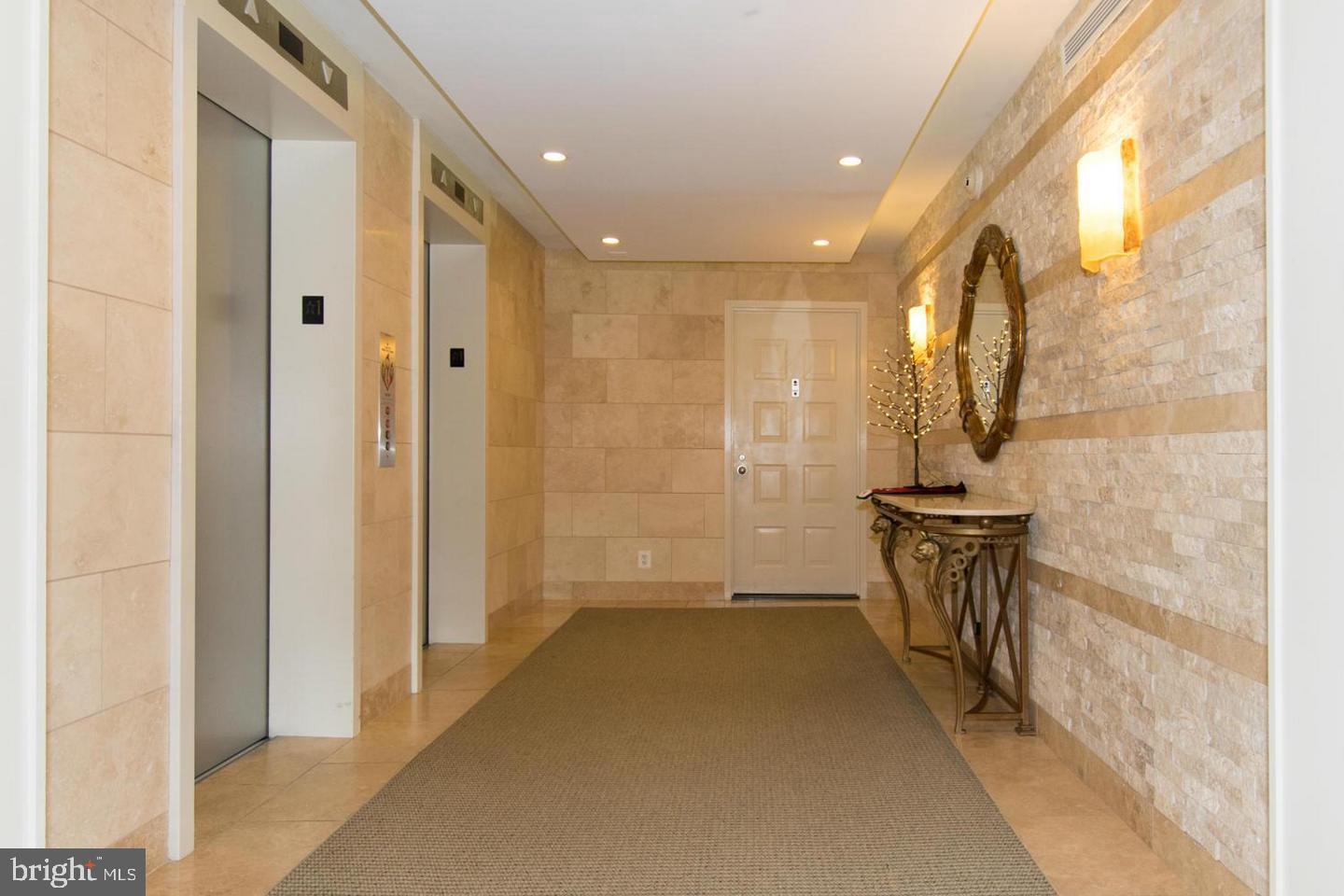 ROTONDA - Residential Lease