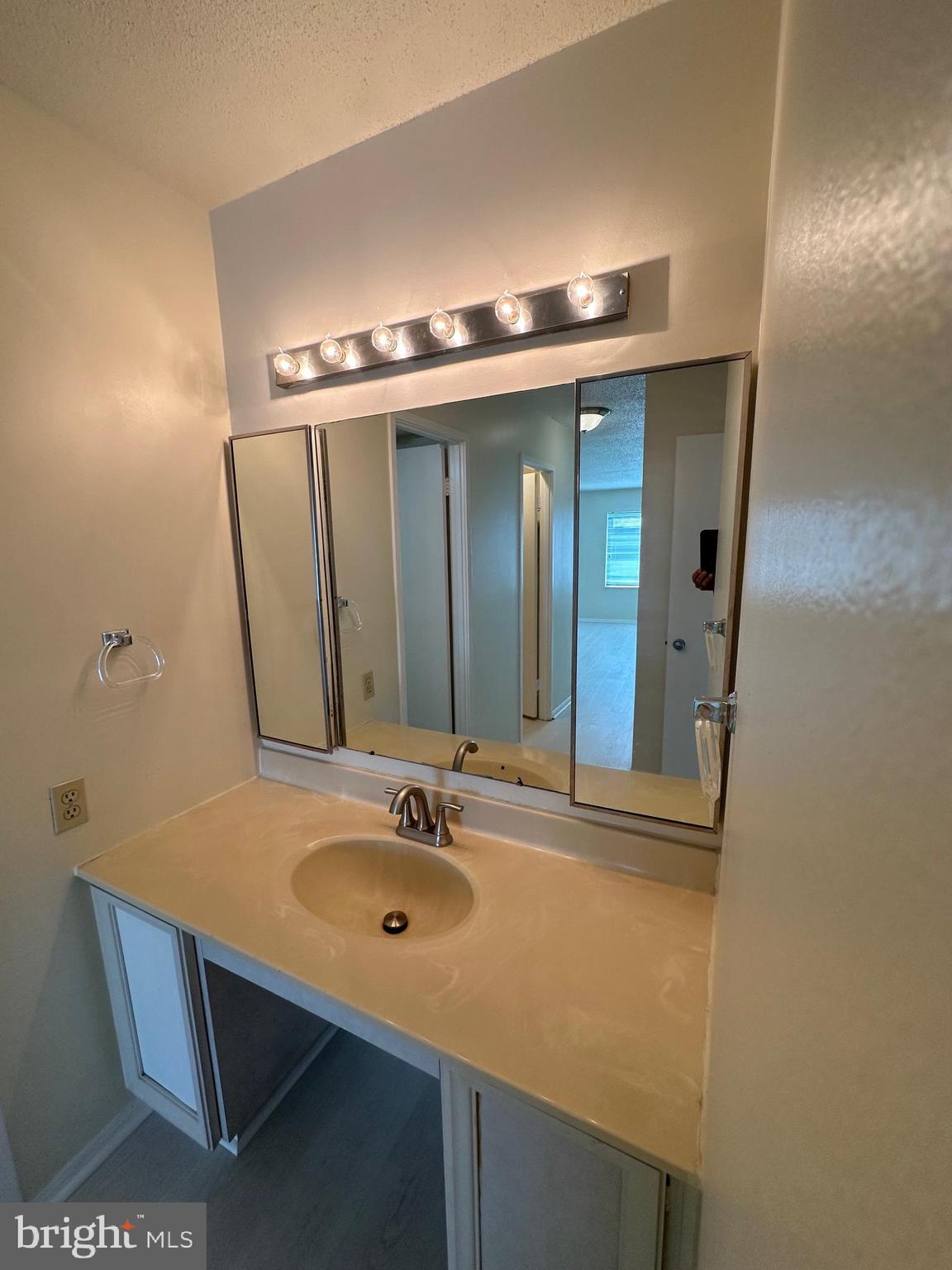 ROTONDA - Residential Lease