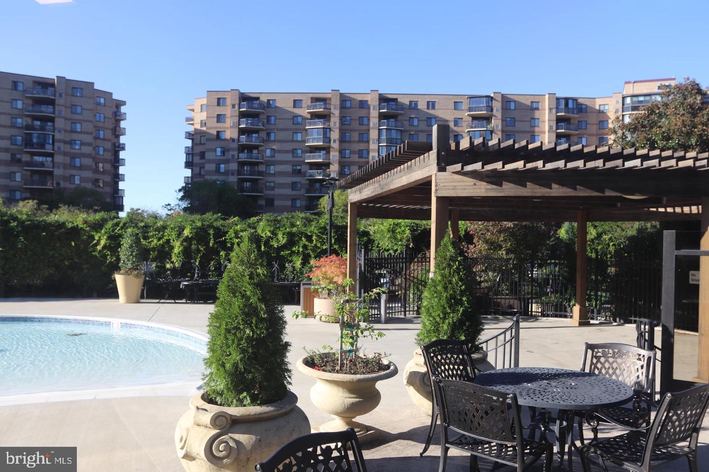 ROTONDA - Residential Lease